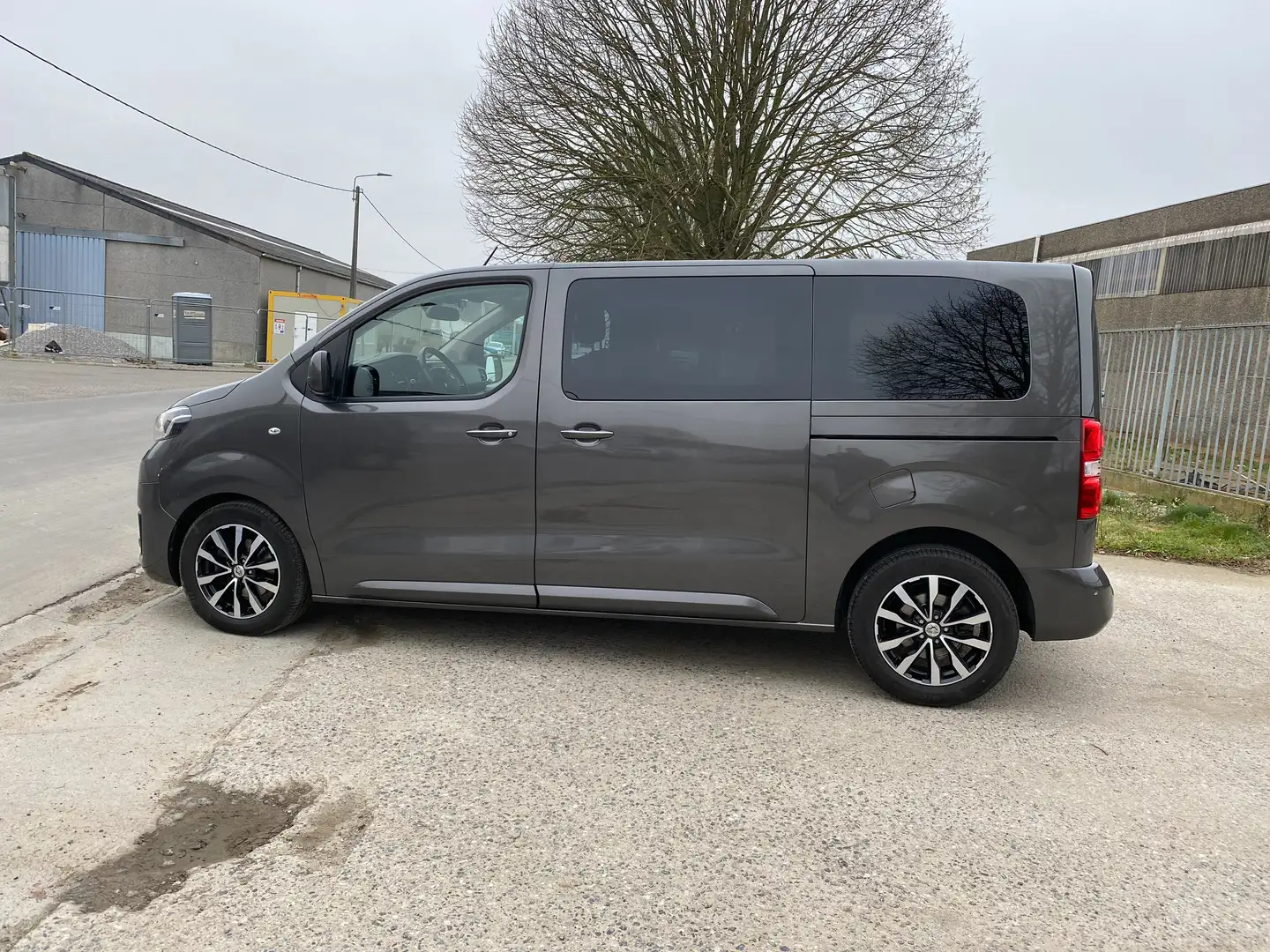 Toyota Proace Verso 2.0 D-4D Medium Shuttle automatique 8 places Grijs - 2