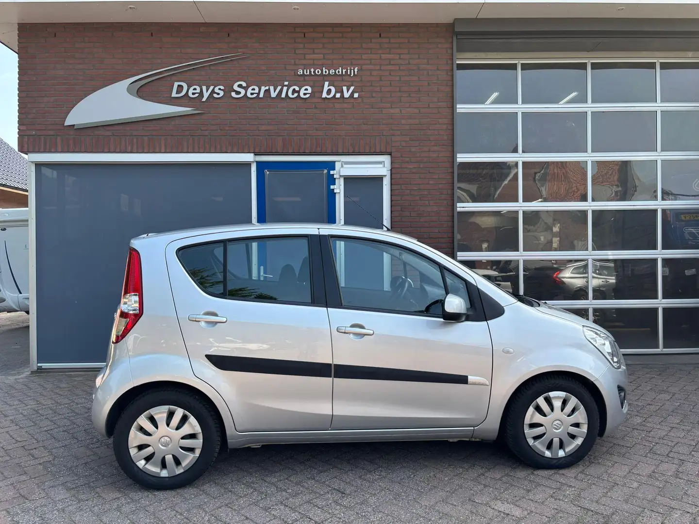 Suzuki Splash 1.2 Comfort | Trekhaak | Airco | Radio | Allseason Grijs - 2