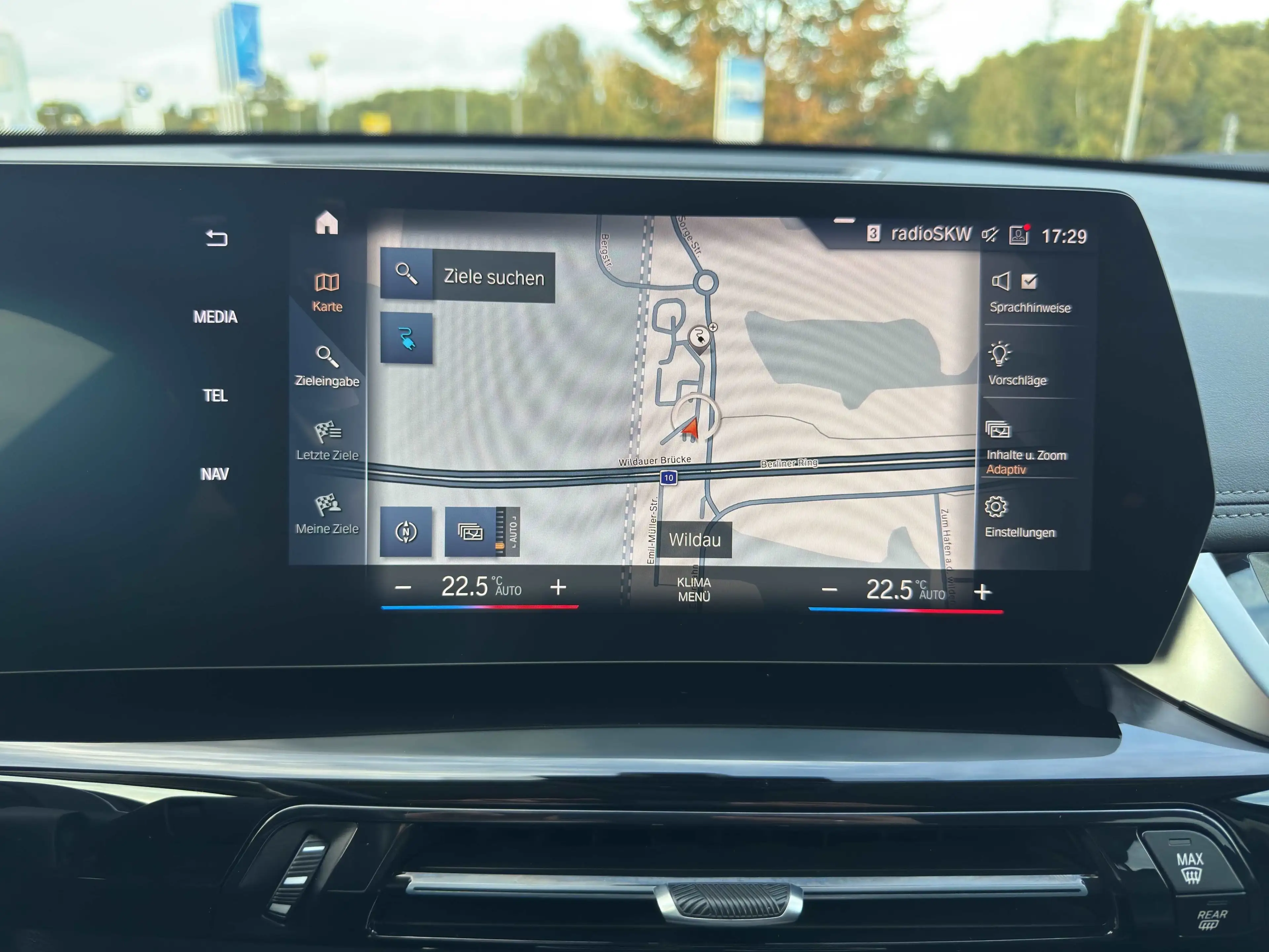 BMW iX1 xDrive30 — photo 15