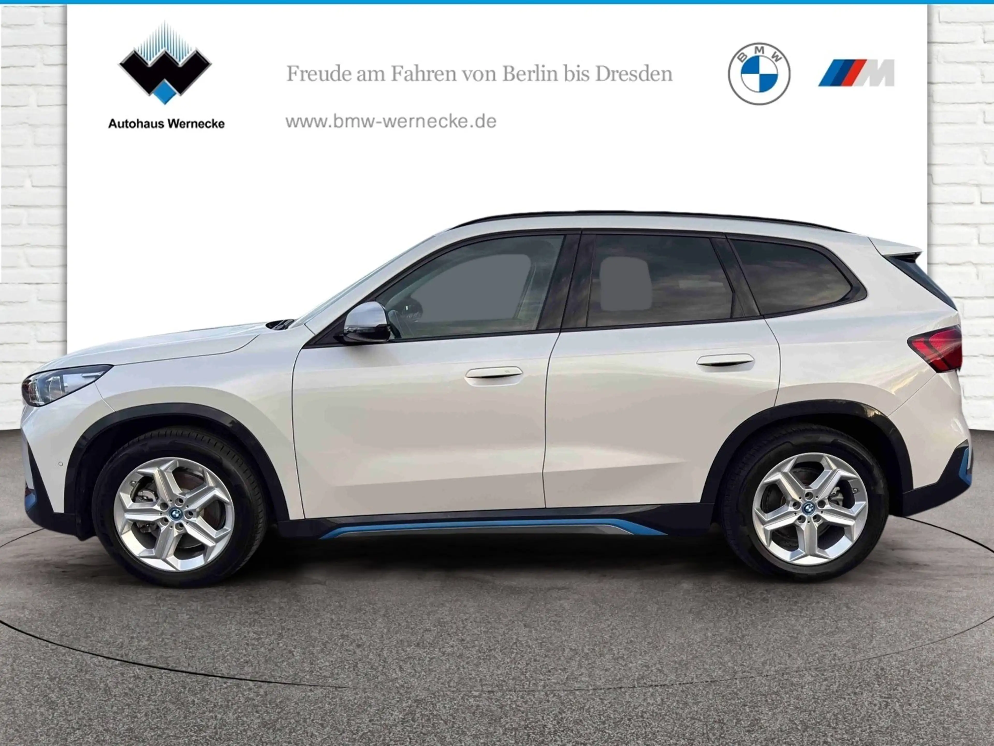 BMW iX1 xDrive30 — photo 2