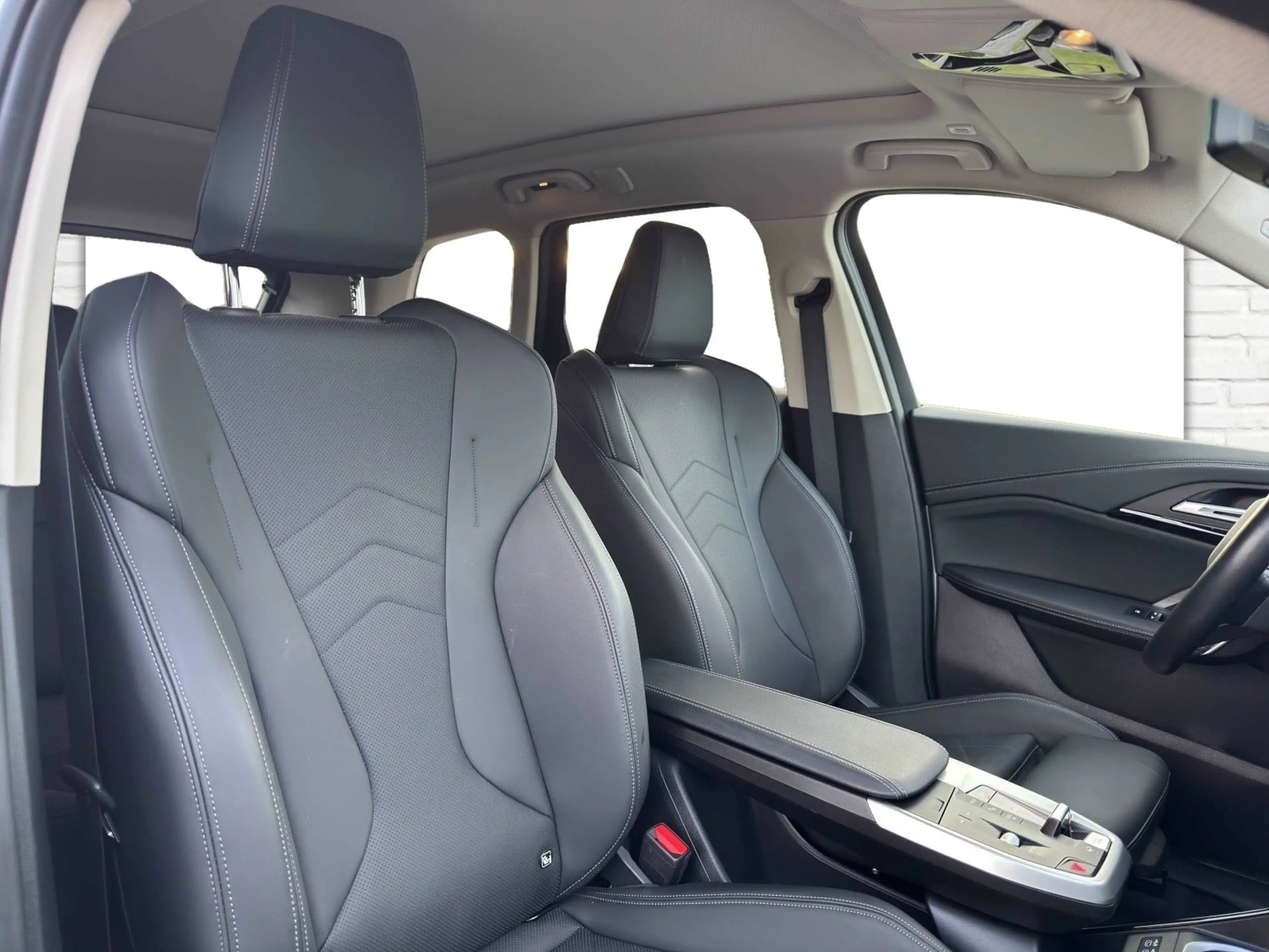 BMW iX1 xDrive30 — photo 10