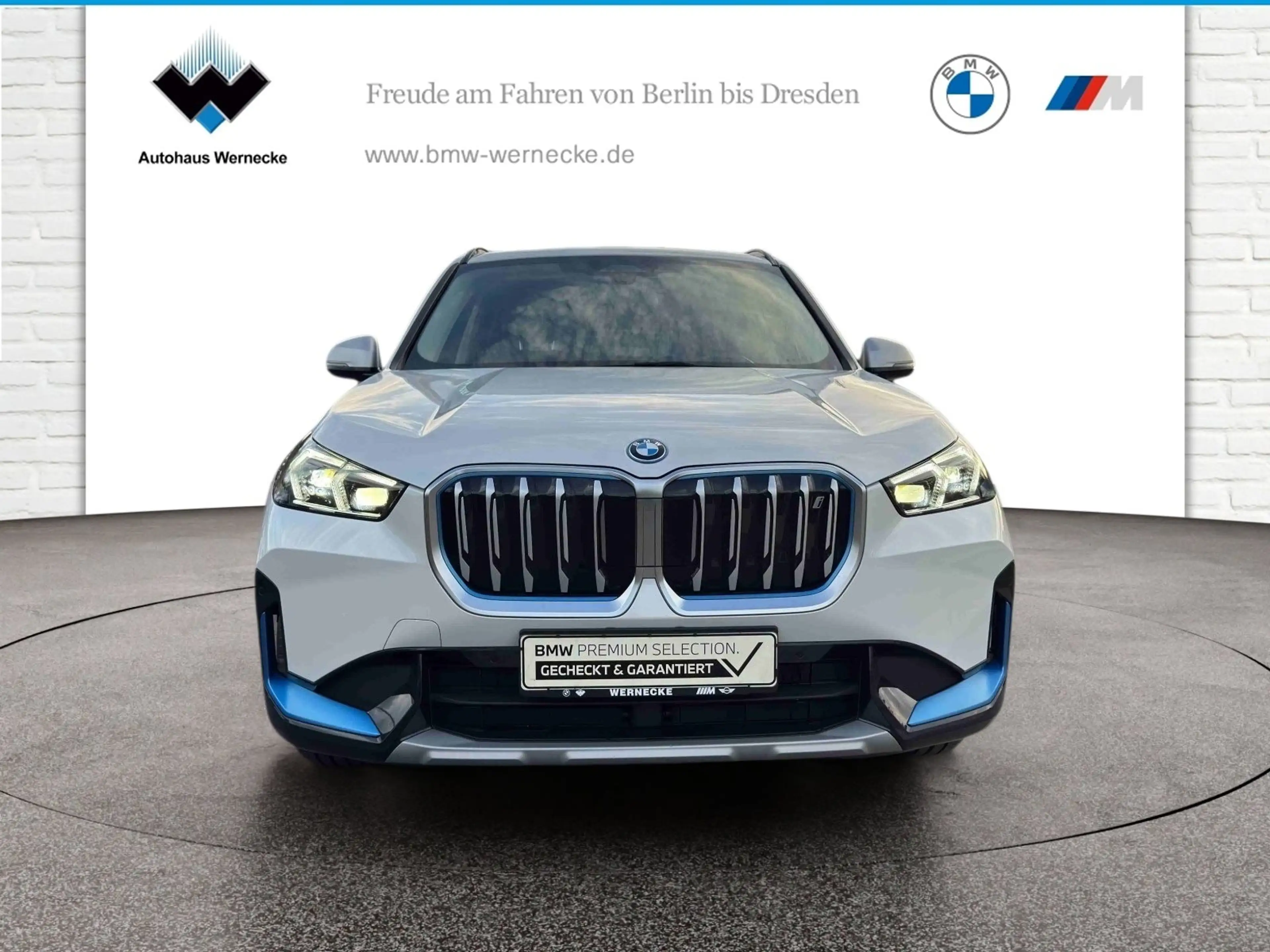 BMW iX1 xDrive30 — photo 8