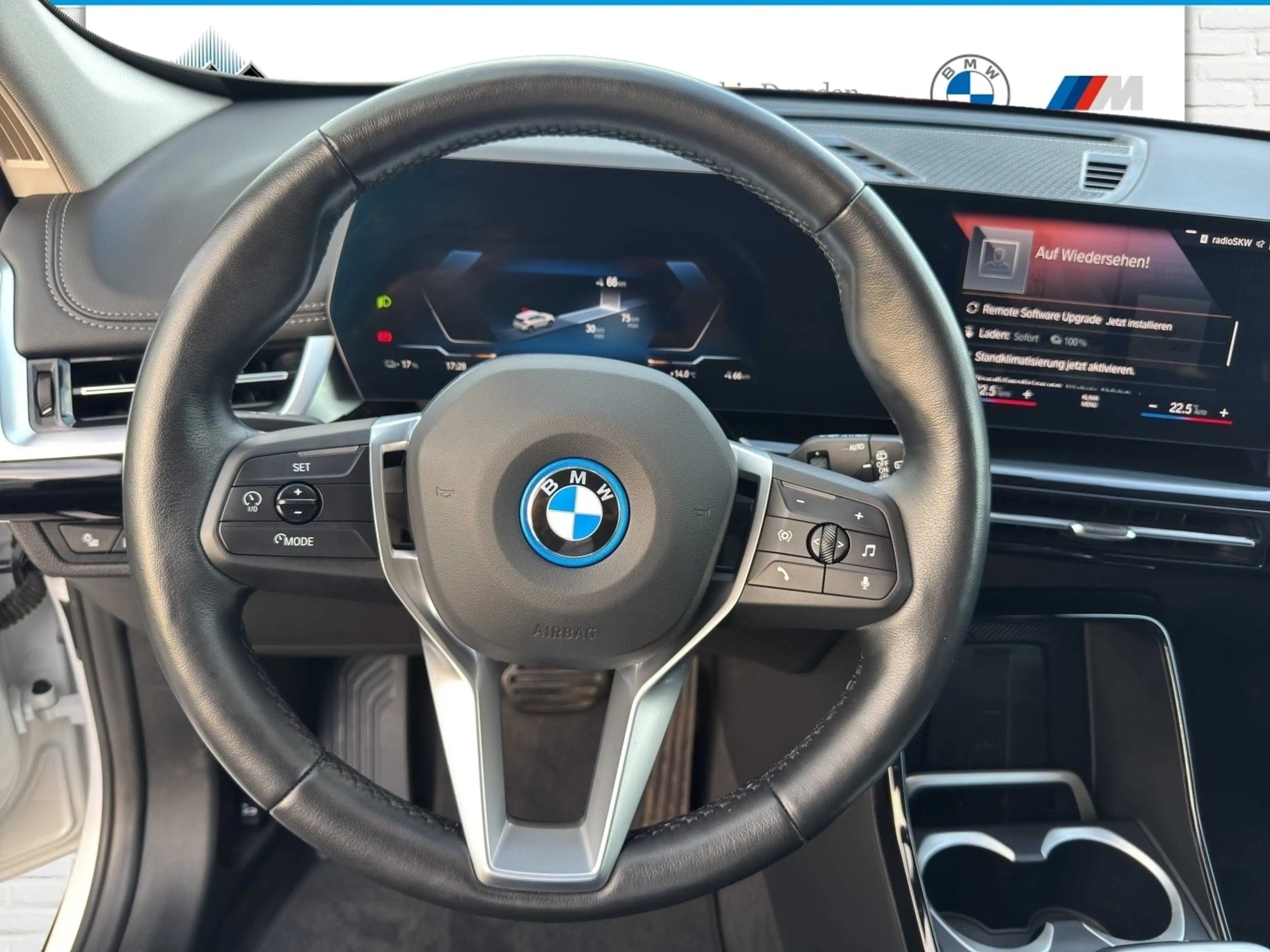 BMW iX1 xDrive30 — photo 12