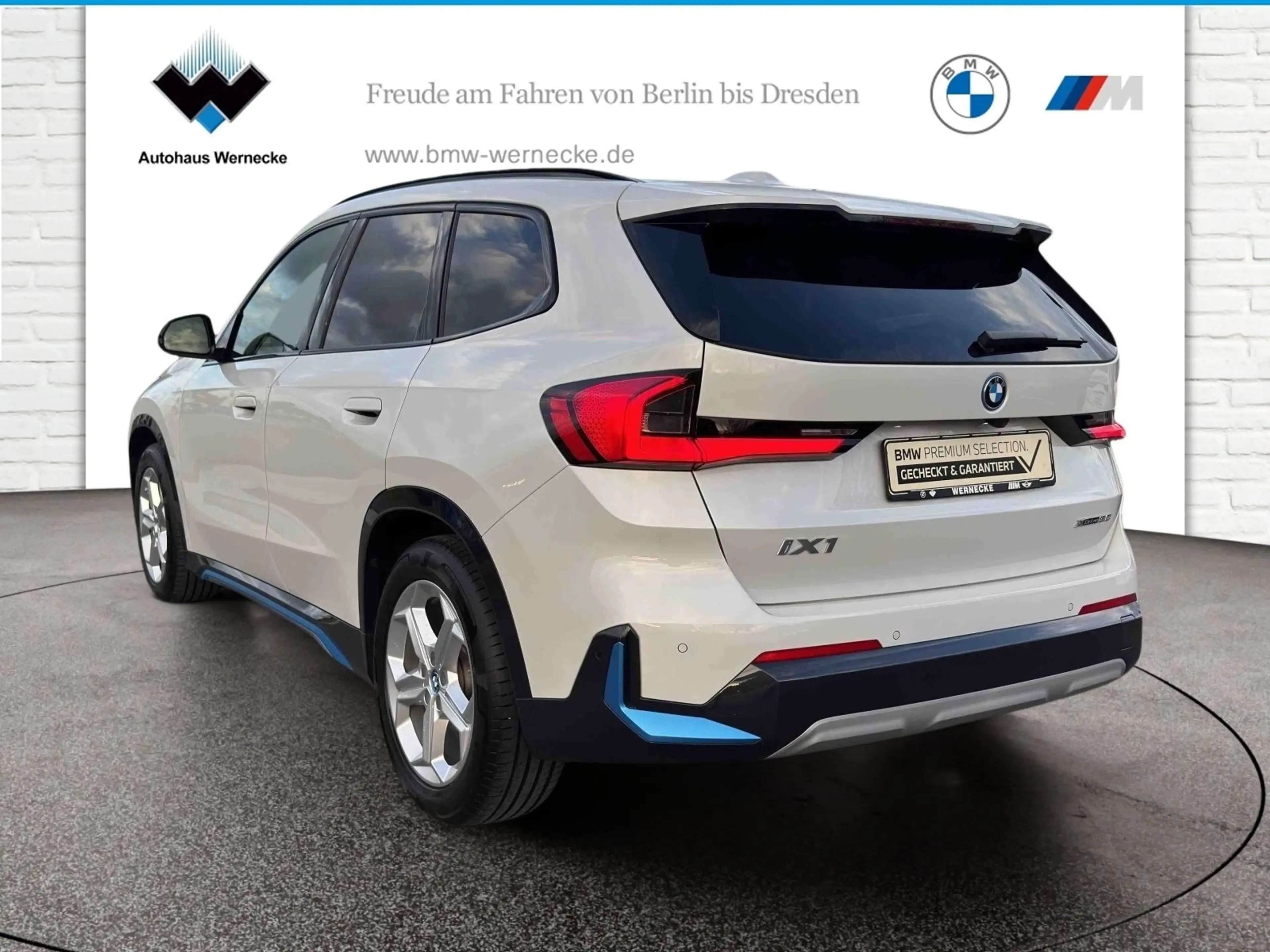 BMW iX1 xDrive30 — photo 3