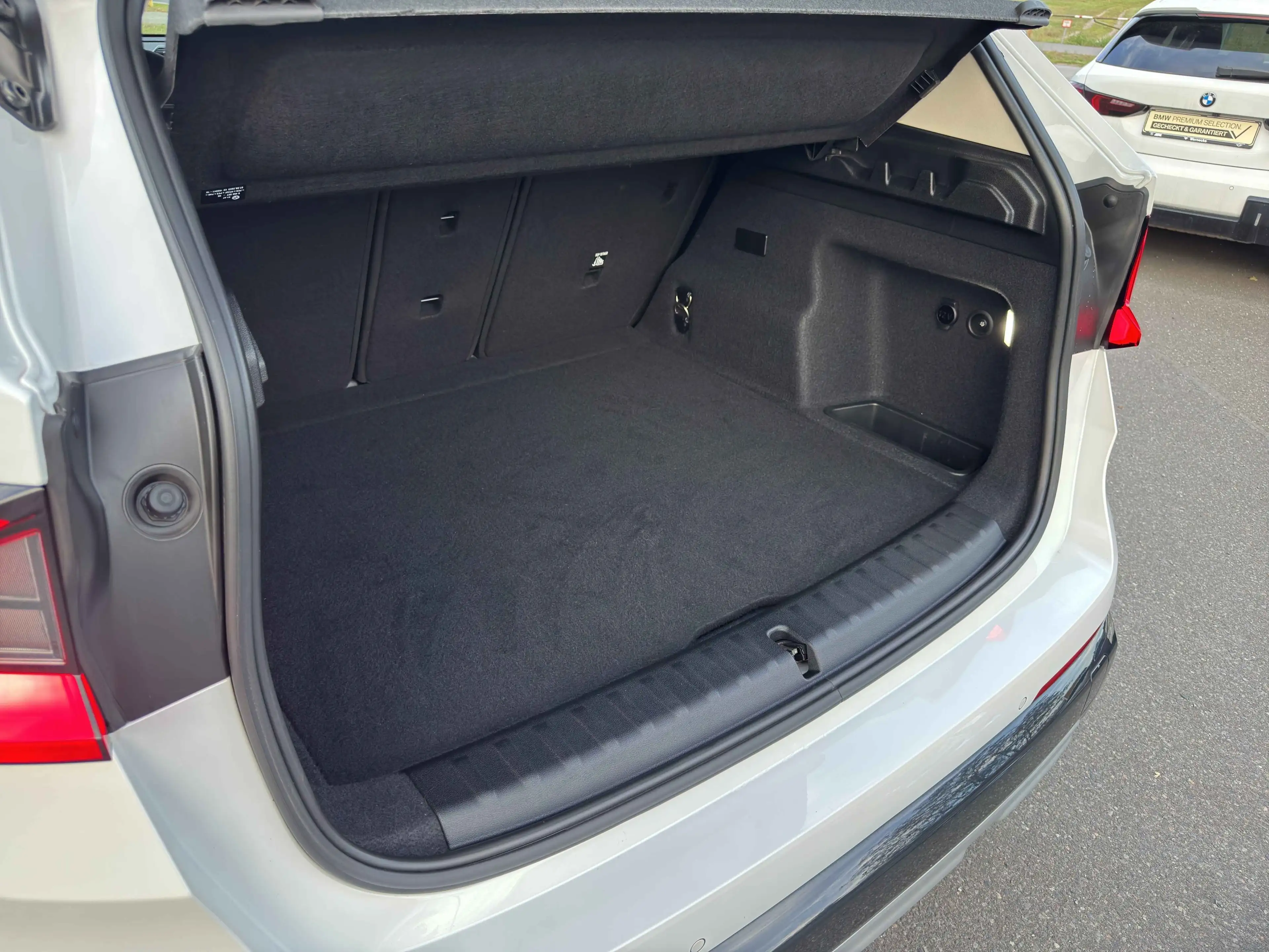 BMW iX1 xDrive30 — photo 19