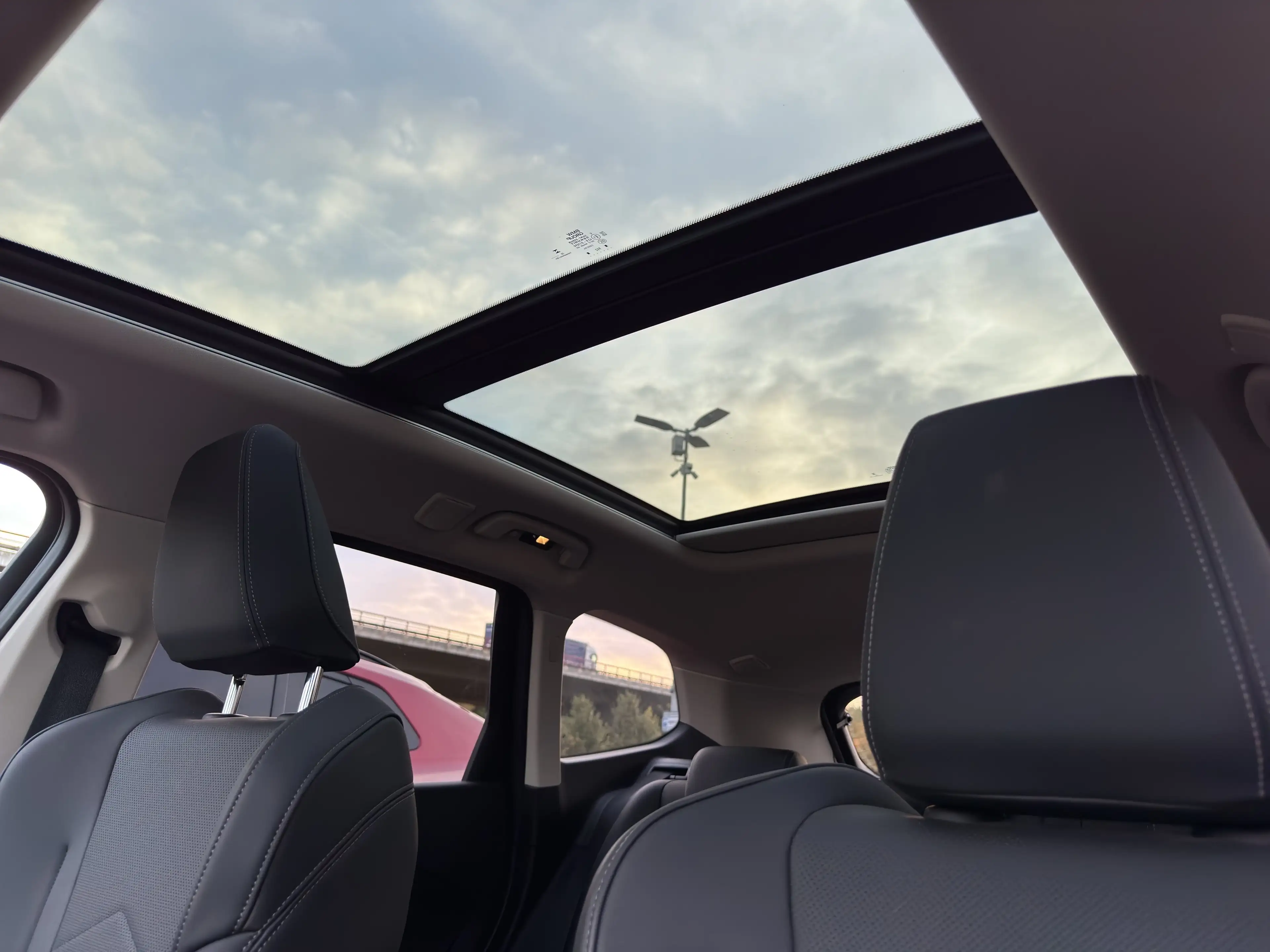 BMW iX1 xDrive30 — photo 13