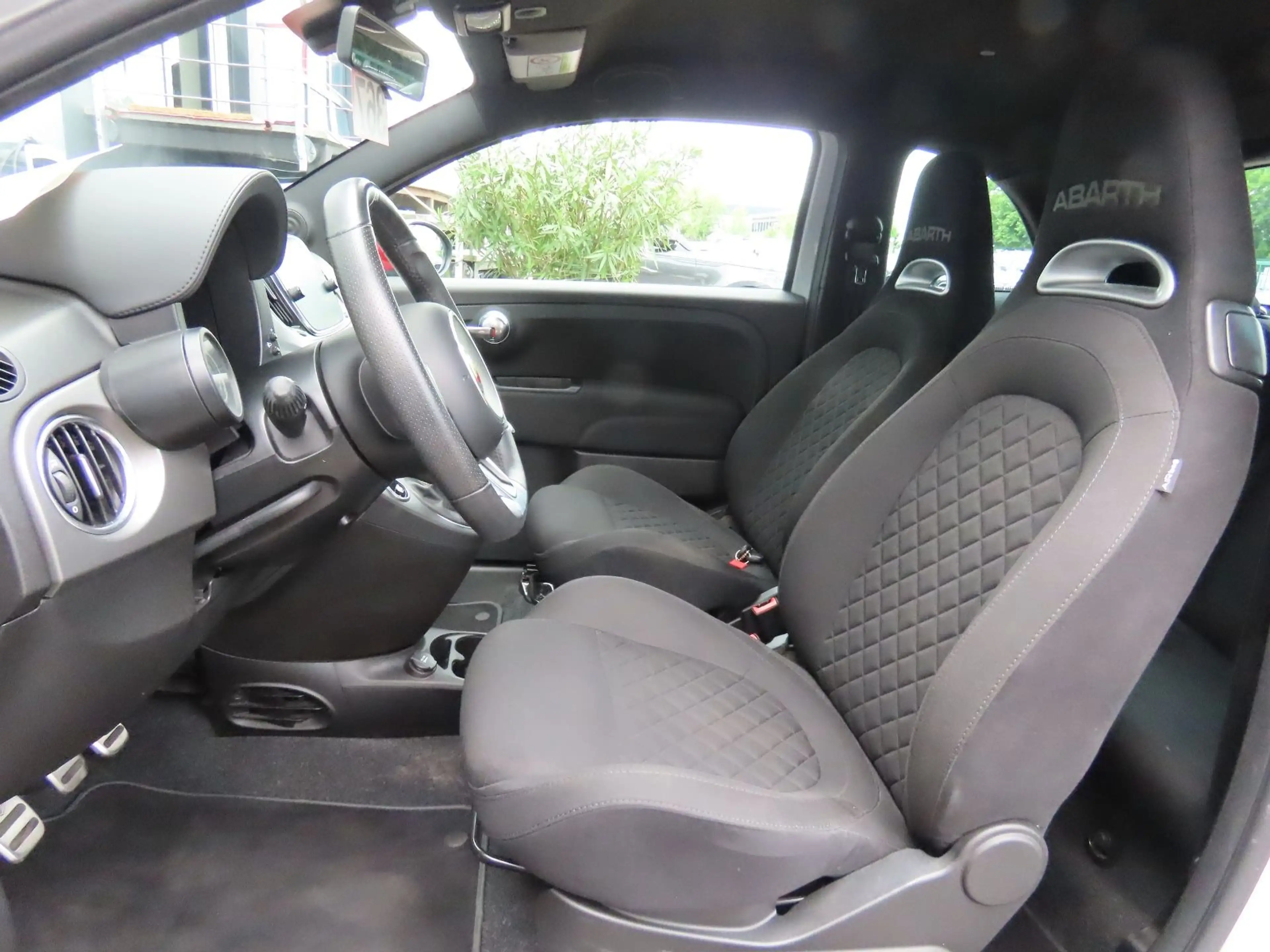 Abarth 595 Pista Sportsitze Sport-Abgasanlage Klima — photo 10