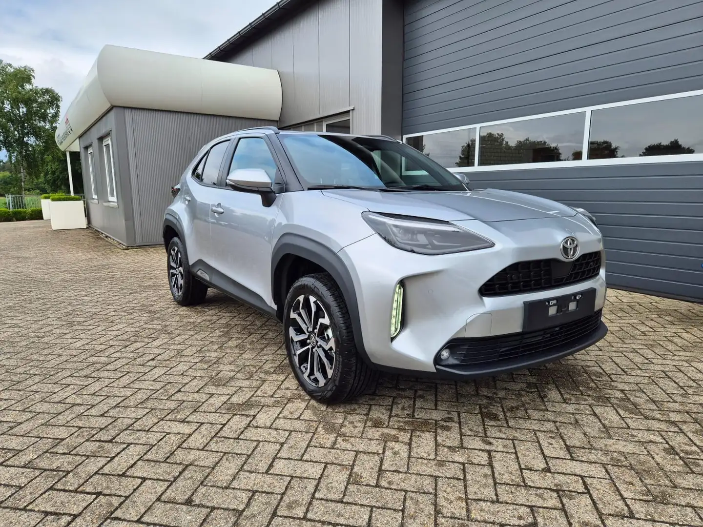 Toyota Yaris Cross 1.5VVT-iE 130PS Automatik Teamplayer Klimaautom... Silber - 2