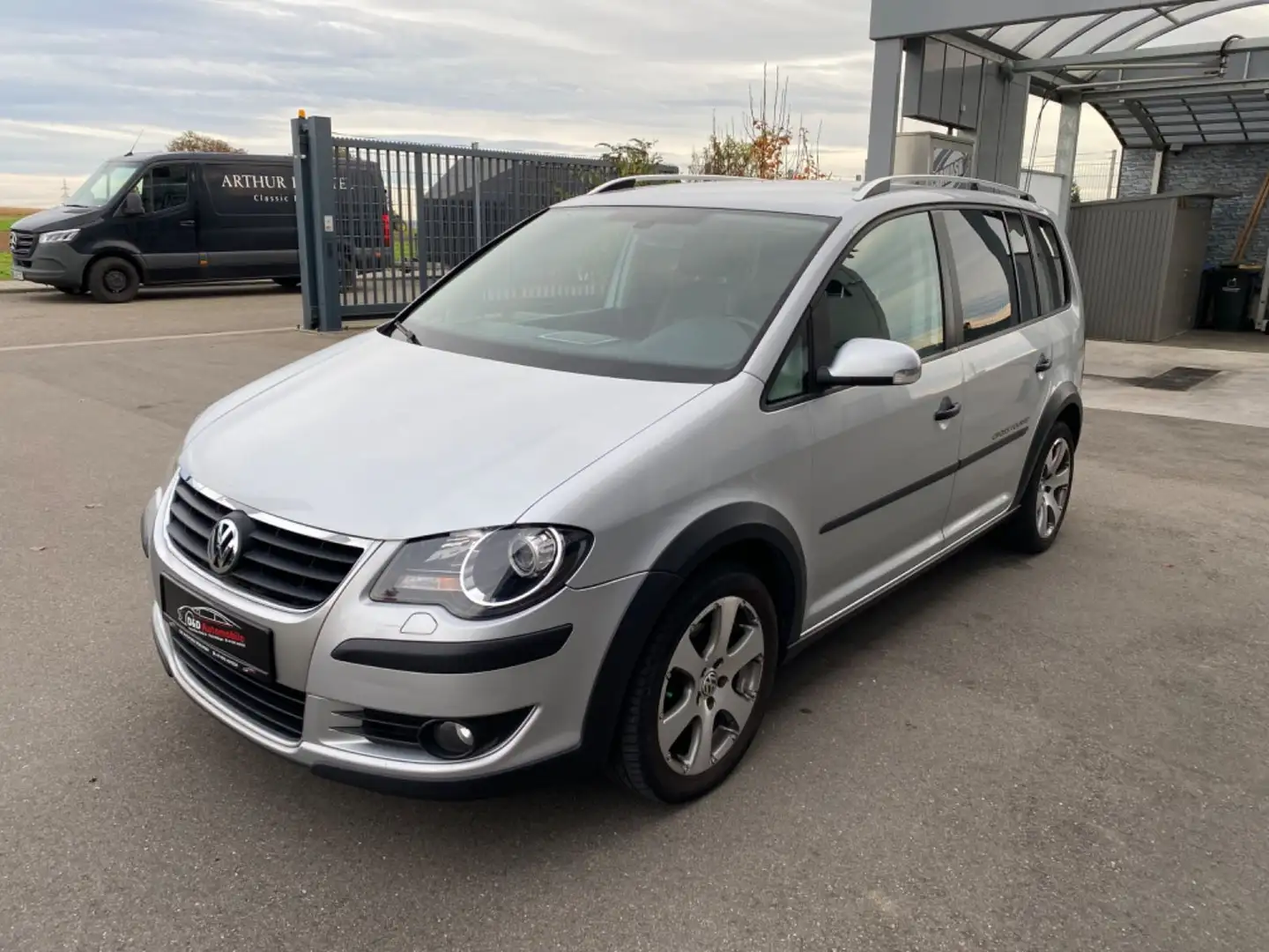 Volkswagen Touran Cross 1.4 TSI 140 PS 1. Hand - TÜV 01/27 Silber - 1