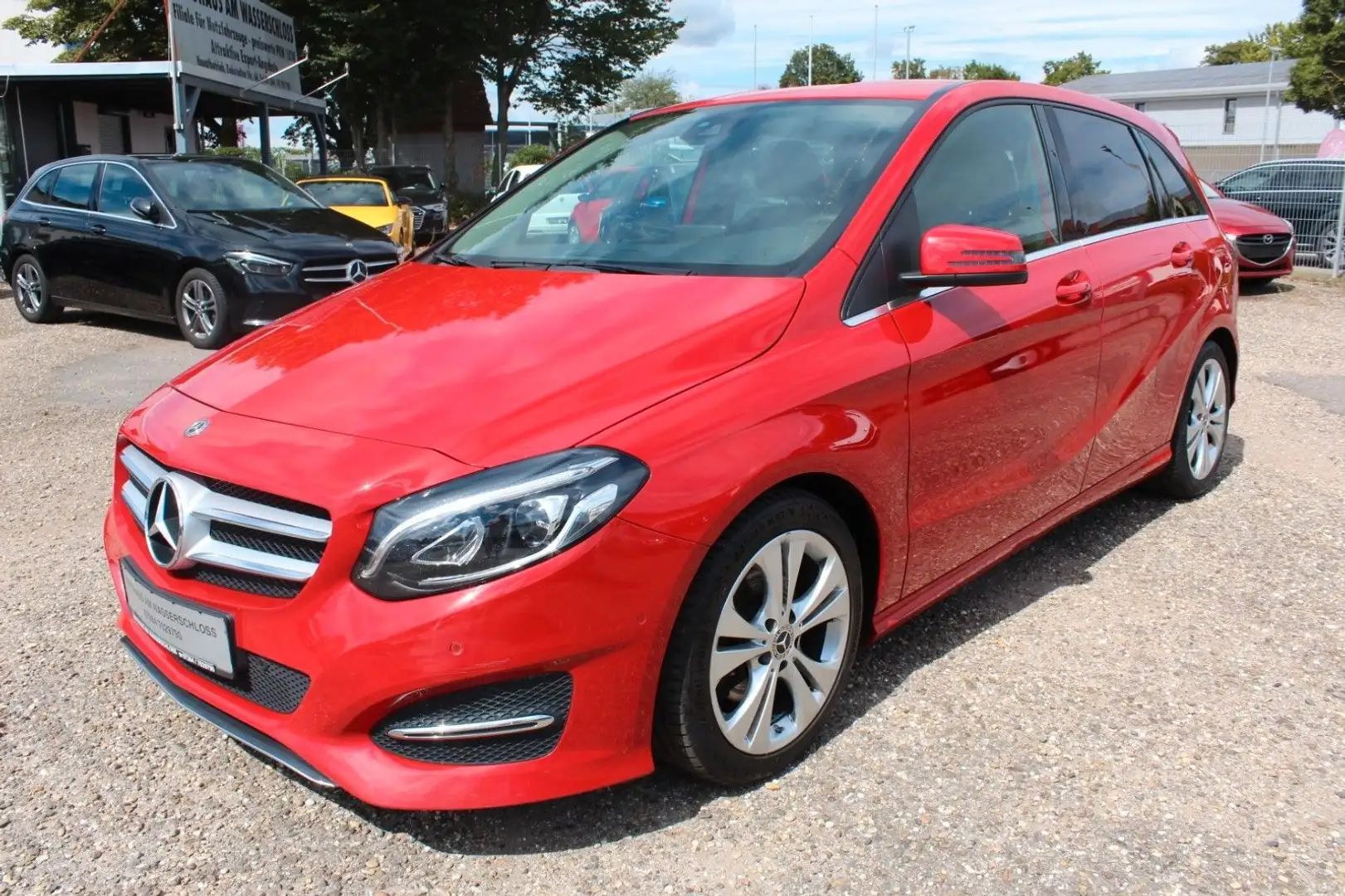 Mercedes-Benz B 180 Urban*Business*Standheizung*LED* Roşu - 1