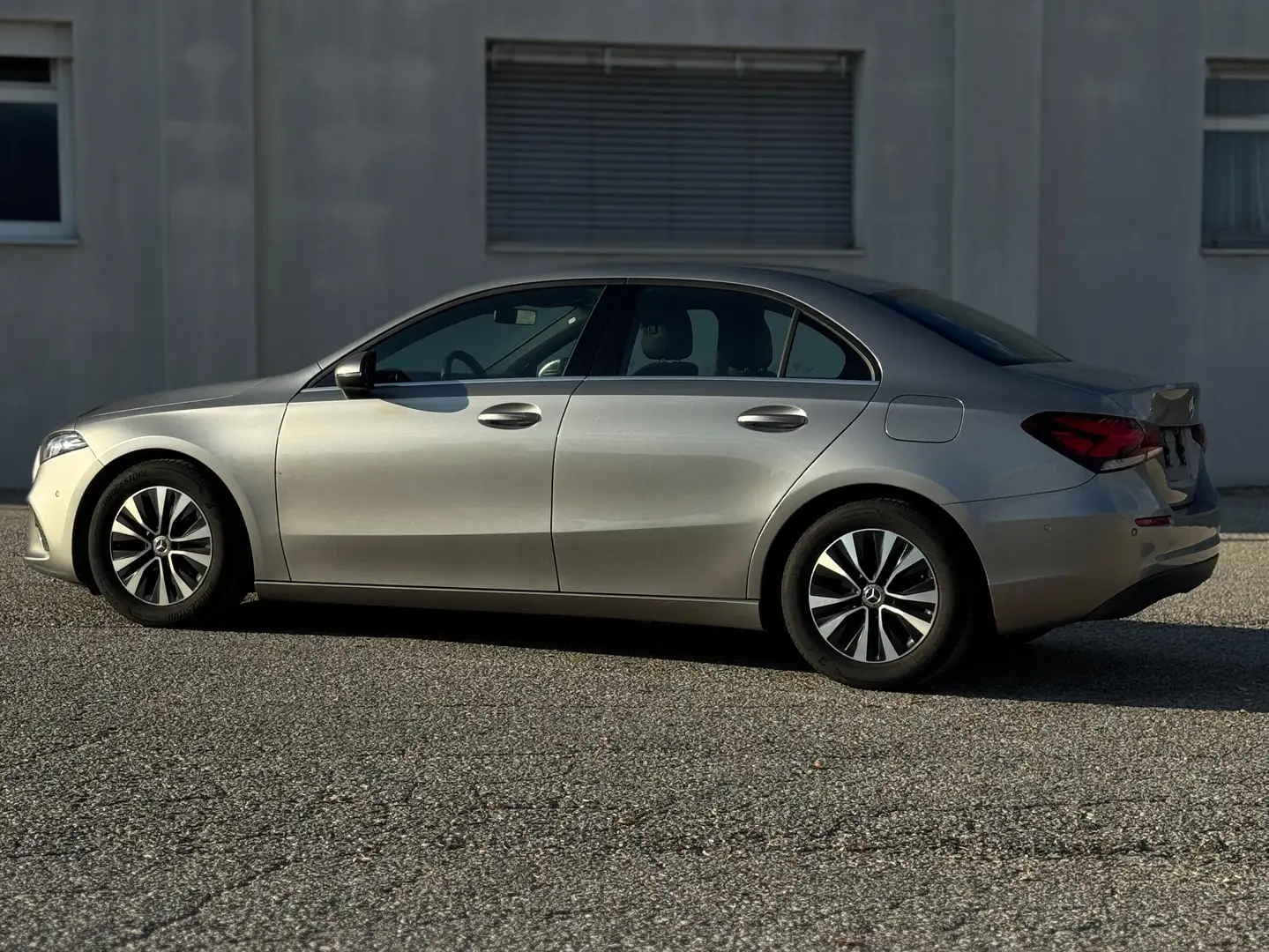 Mercedes-Benz A 180 A 180 d Limousine Aut. Silber - 1