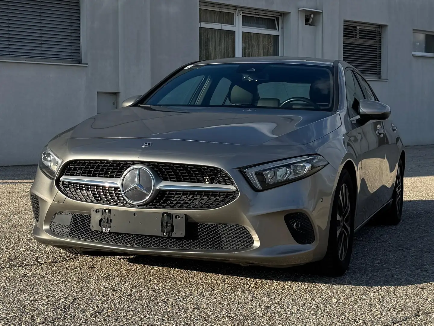 Mercedes-Benz A 180 A 180 d Limousine Aut. Silber - 2