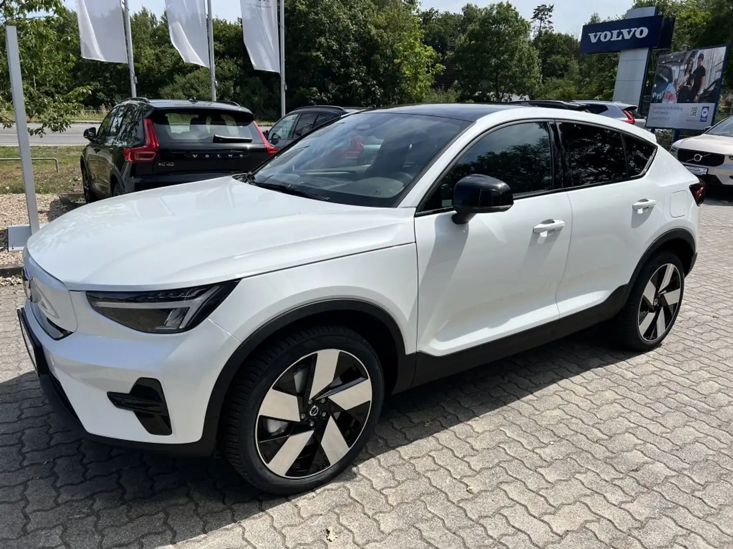 Volvo C40 Recharge 82 kWh Single M. Extended Range RWD Plus Weiß - 1