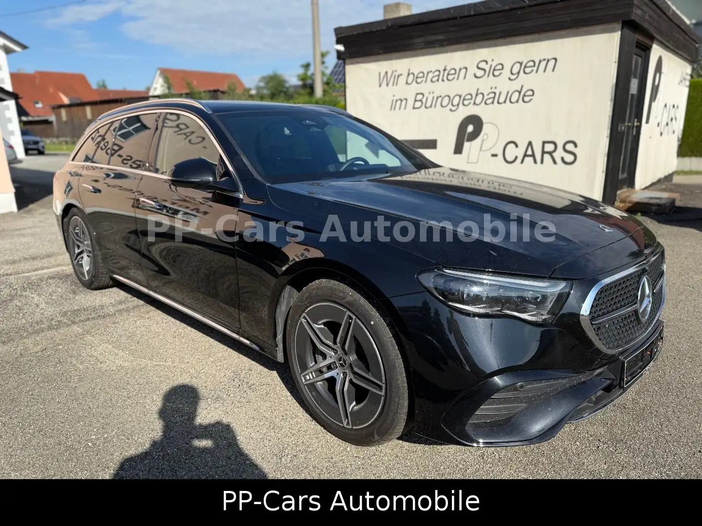 Mercedes-Benz E 450 4M T AMG Advanced+*PANO*AHK*KeyGO*360°K*DL Schwarz - 1
