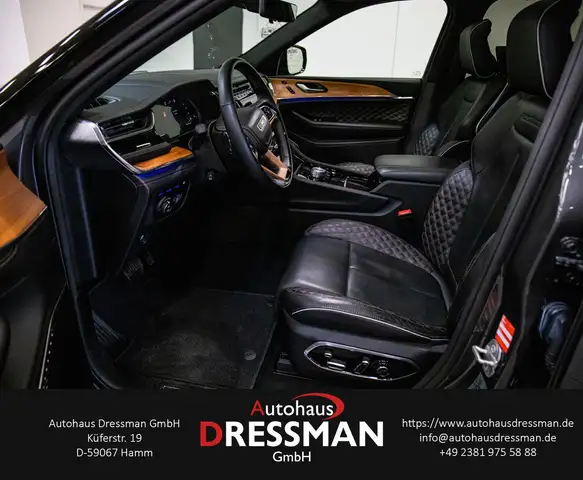 Jeep Grand Cherokee view 13