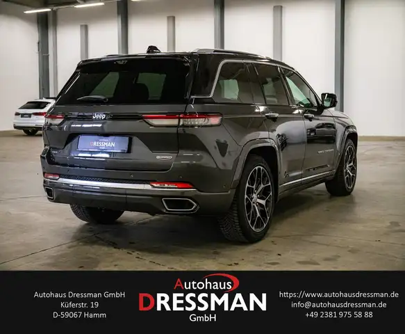Jeep Grand Cherokee view 5