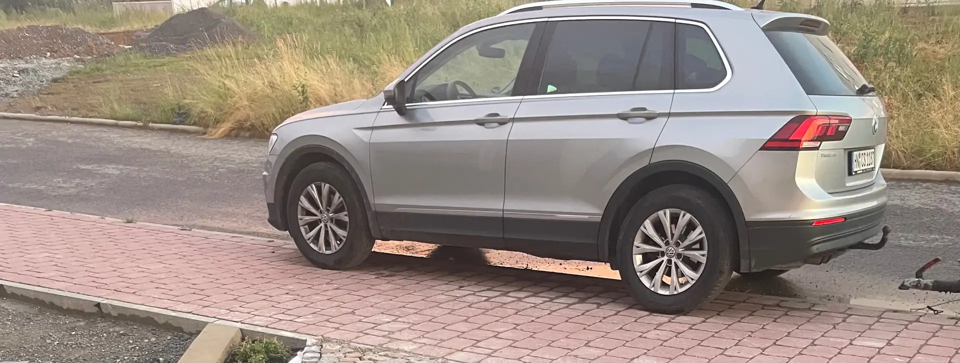Volkswagen Tiguan Tiguan 1.4 TSI ACT Trendline Серебристый - 1