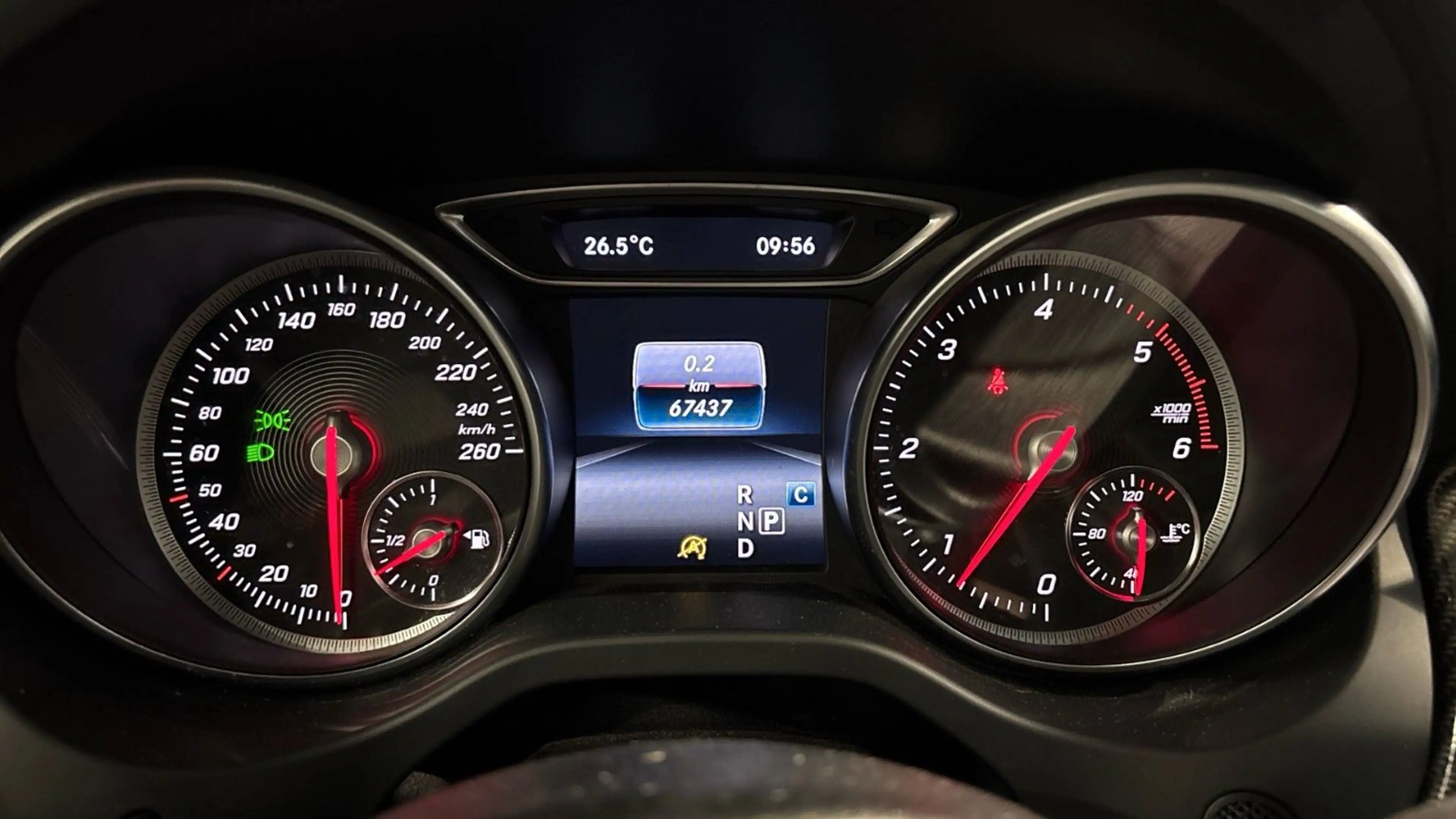 Mercedes-Benz CLA 200 d Shooting Brake/AMG/LED/Panorama/Kamera — photo 11