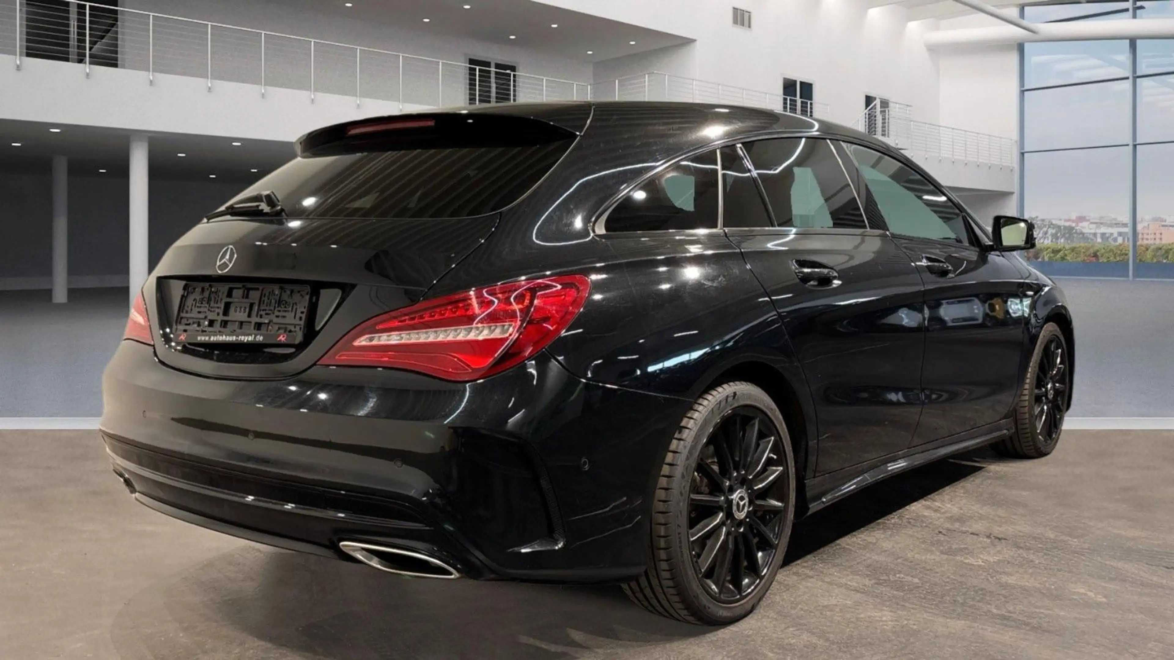 Mercedes-Benz CLA 200 d Shooting Brake/AMG/LED/Panorama/Kamera — photo 2