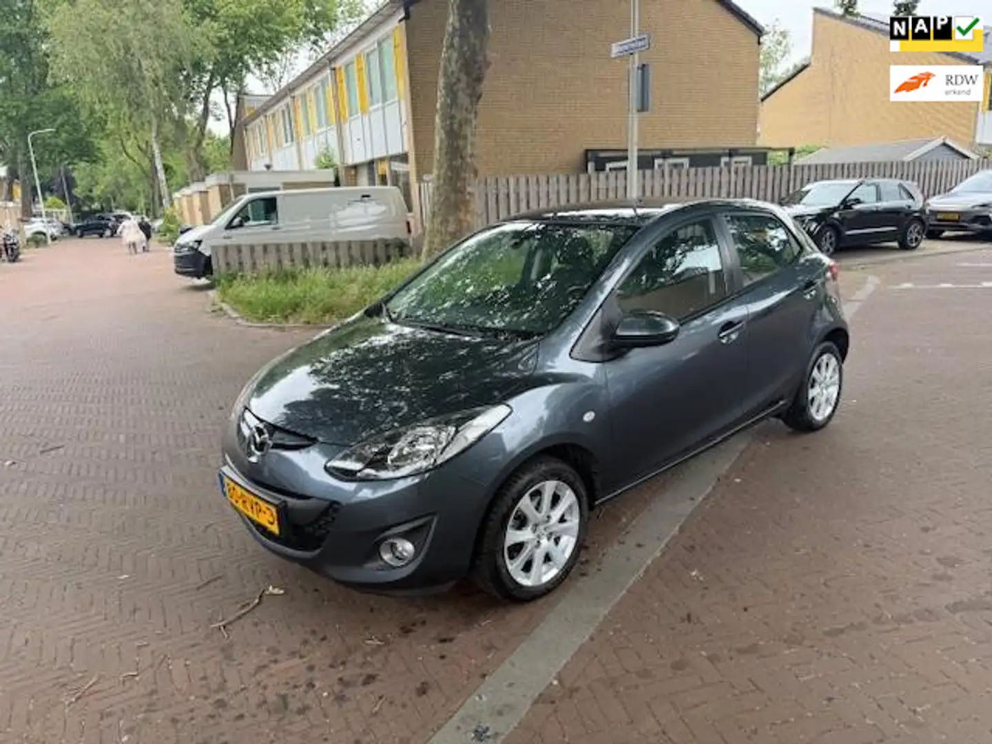 Mazda 2 AUTOMAAT / 5 deurs / Airco / Stoelverwarming Grijs - 1