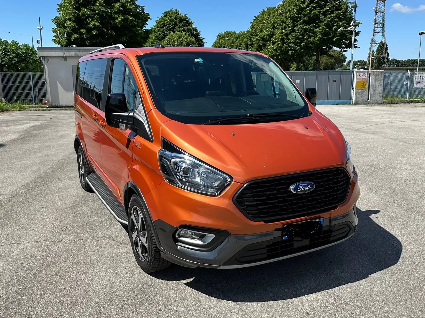 Ford Tourneo Custom Active 2.0 170CV Automatico Arancione - 1