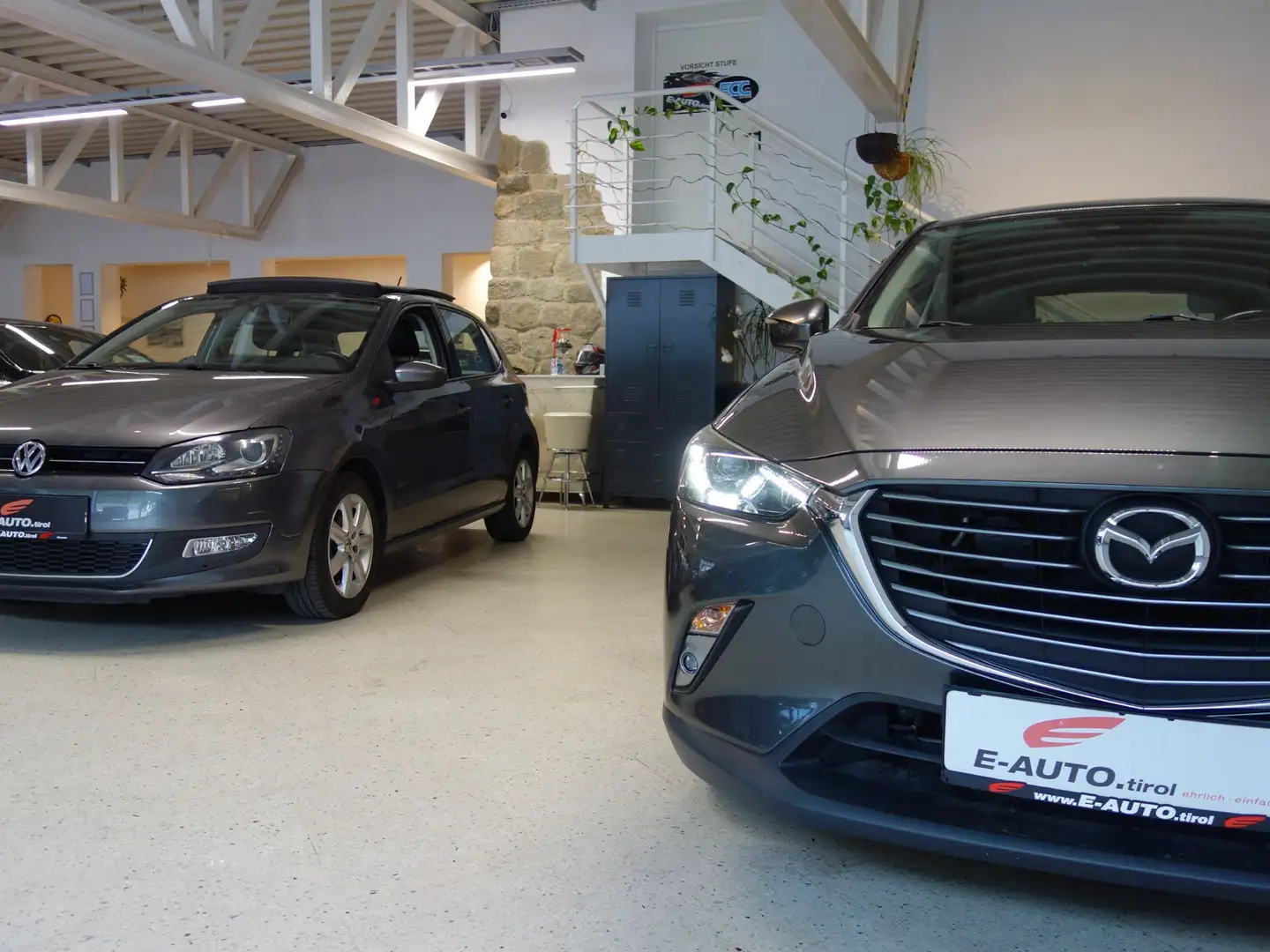 Mazda CX-3 CD105 AWD Revolution *HEAD UP *AHK *NAVI *LED Grau - 2