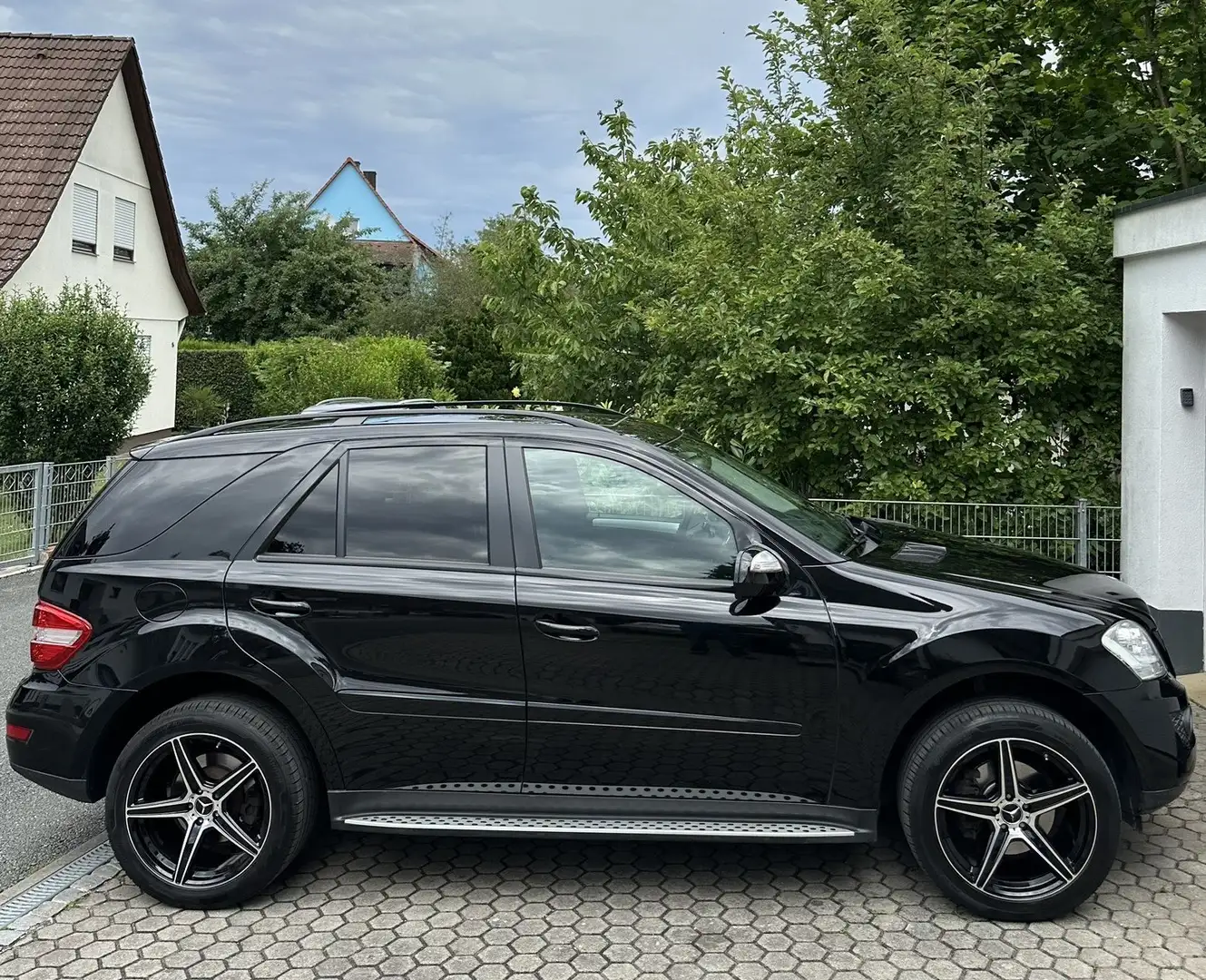 Mercedes-Benz ML 350 ML 350 CDI 4Matic 7G-TRONIC DPF Černá - 1