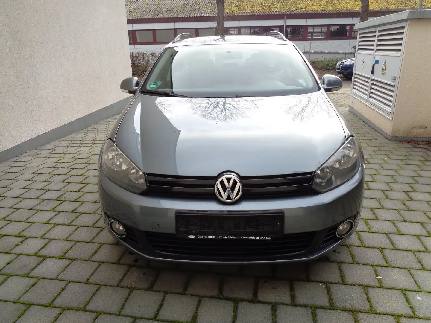 Volkswagen Golf VI 1,6 TDI 77KW Variant  BlueMotion Grau - 2