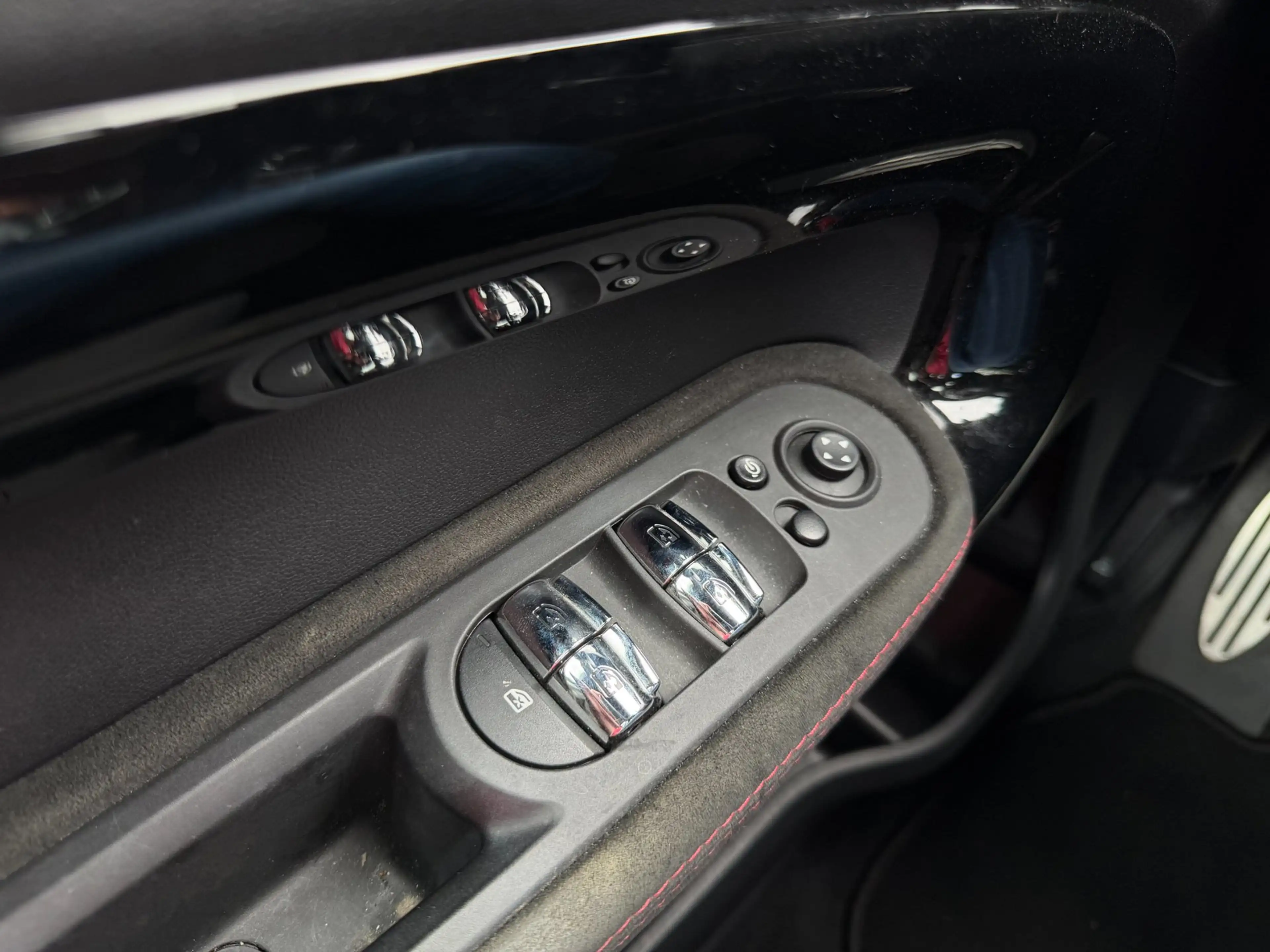 MINI John Cooper Works Countryman 2.0 ALL4 White Silver Edition — photo 28