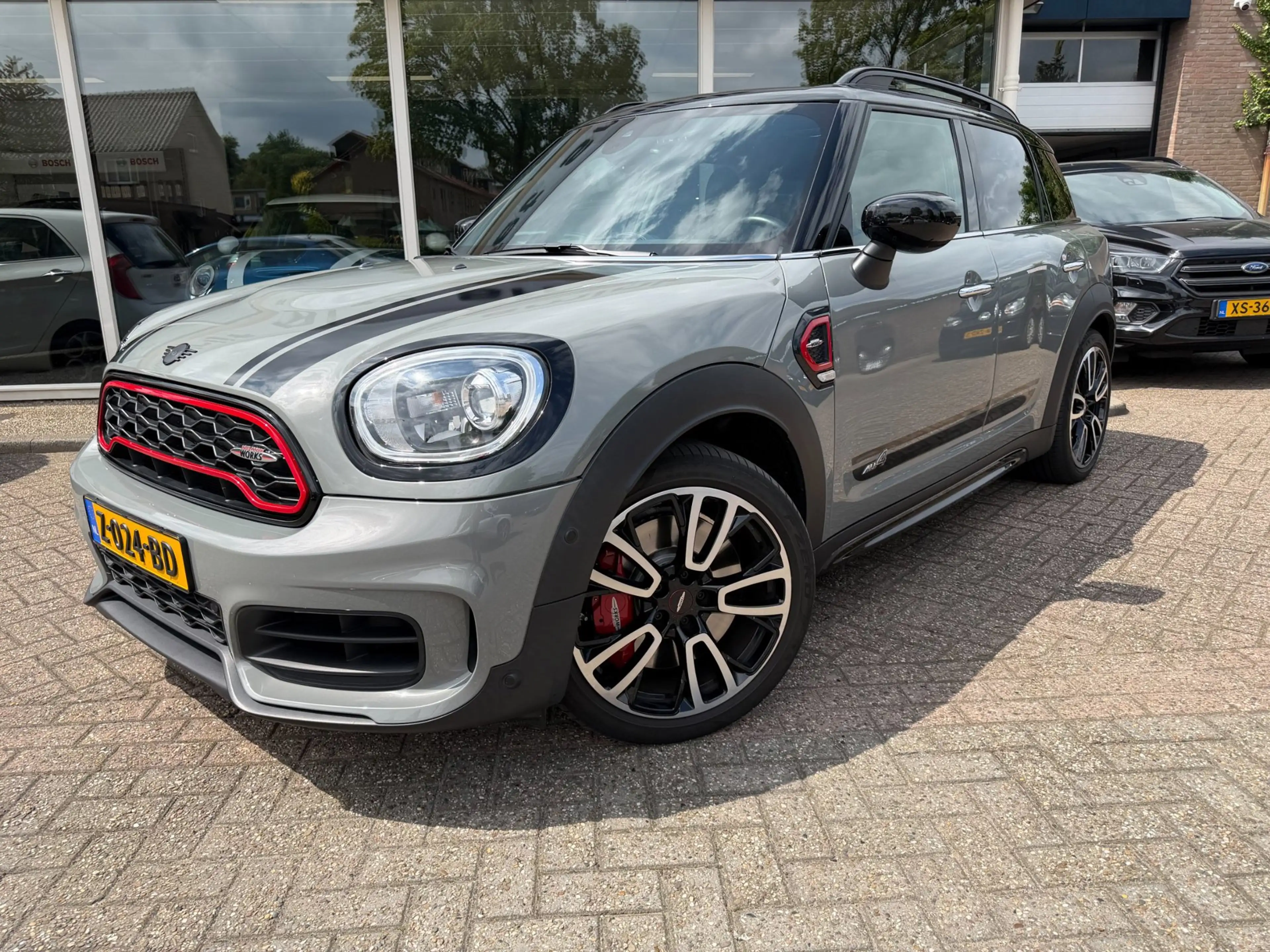 MINI John Cooper Works Countryman 2.0 ALL4 White Silver Edition — photo 2