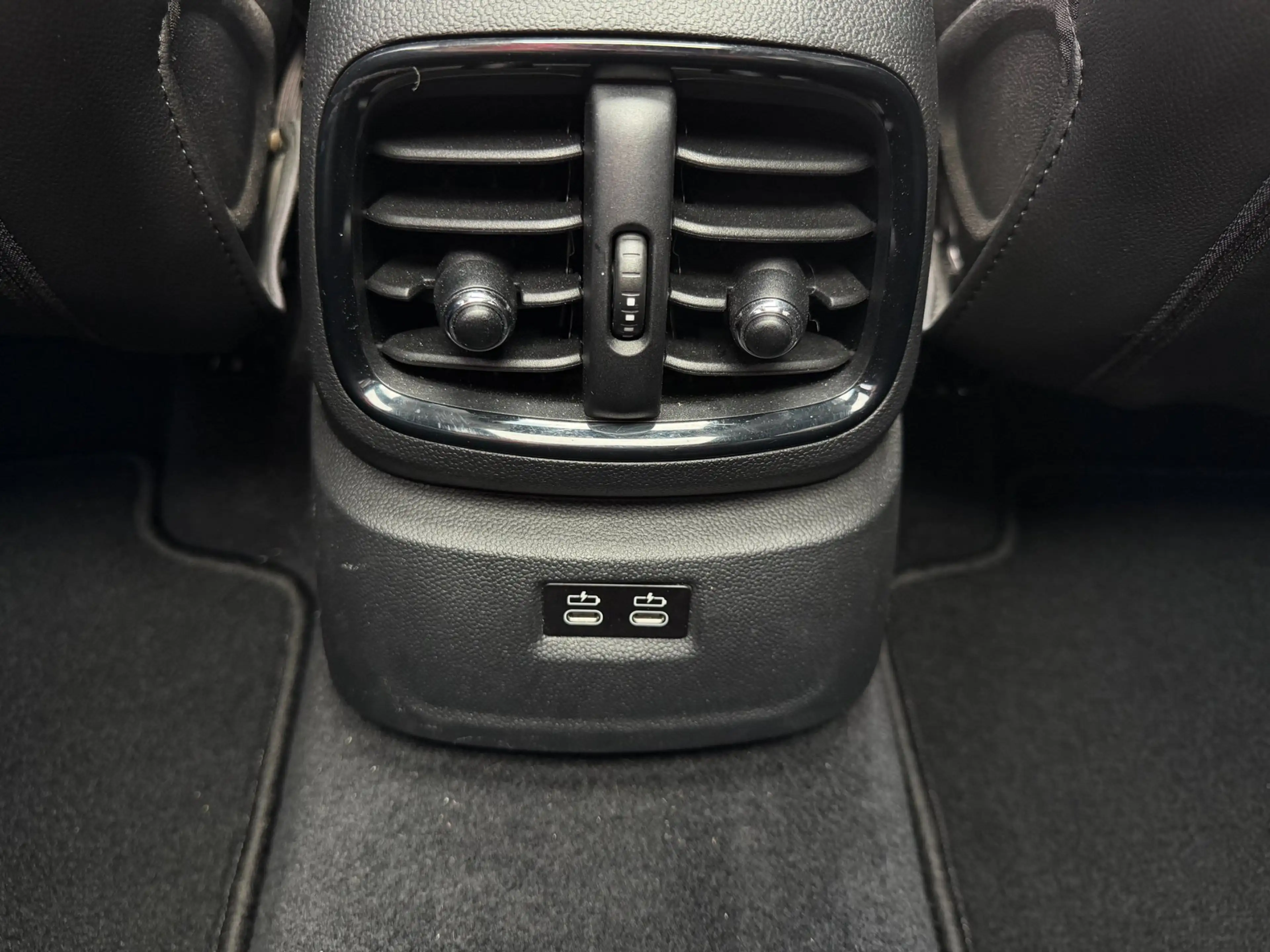 MINI John Cooper Works Countryman 2.0 ALL4 White Silver Edition — photo 10