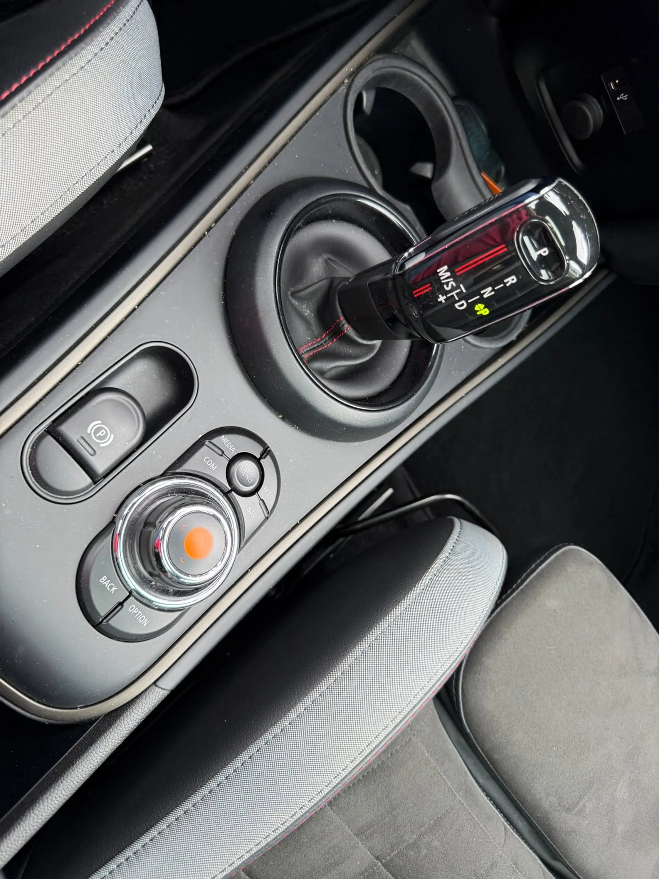 MINI John Cooper Works Countryman 2.0 ALL4 White Silver Edition — photo 25