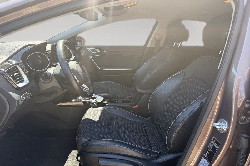 Kia Ceed / cee'd Automatik-Kamera-Navi-CarPlay — photo 6