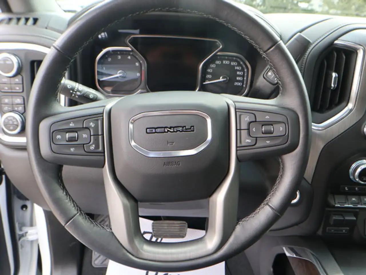 GMC Sierra 1500 снимка GMC Sierra 1500