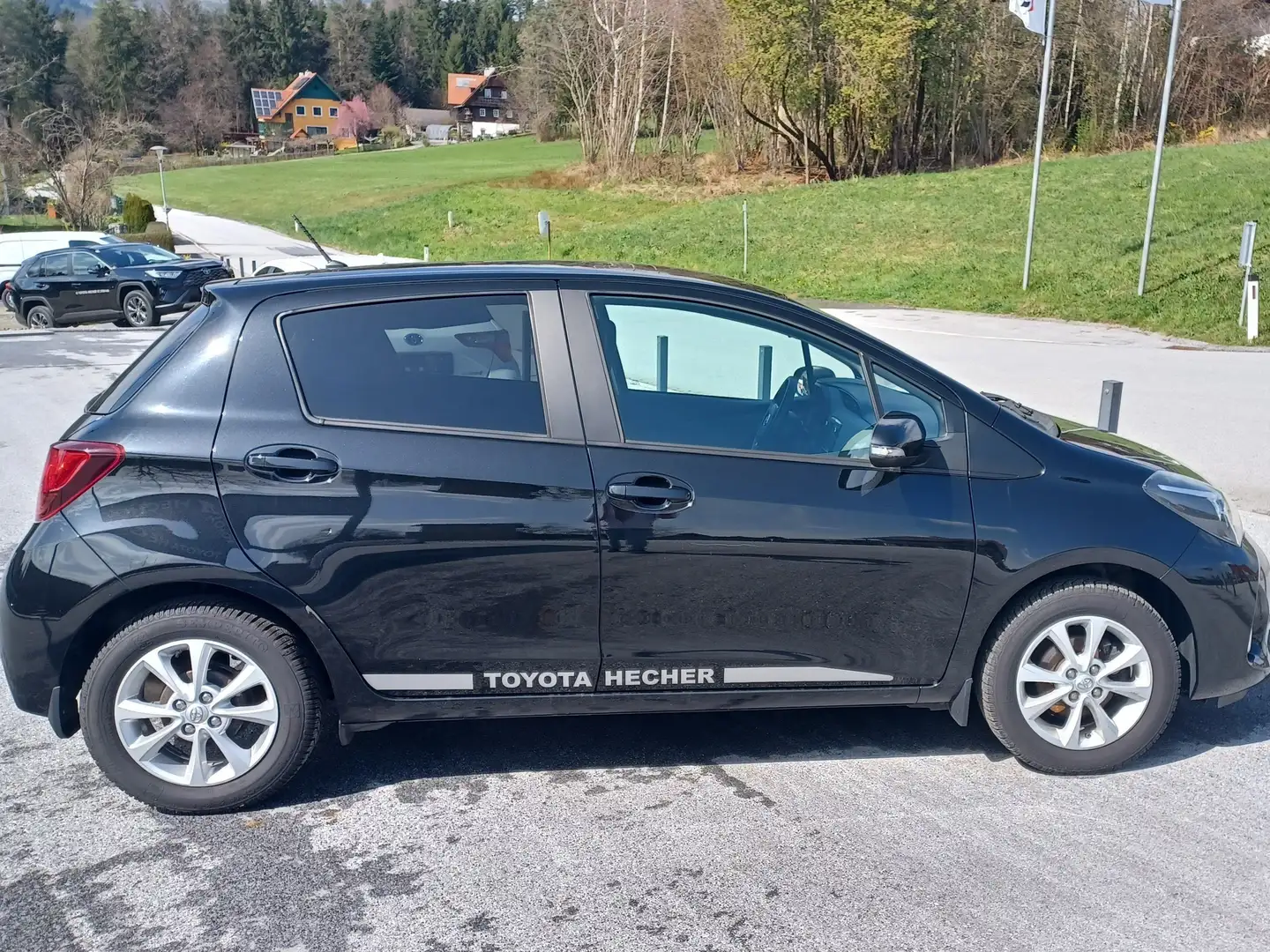 Toyota Yaris Yaris 1,0 VVT-i Edition45 Edition45 Schwarz - 2