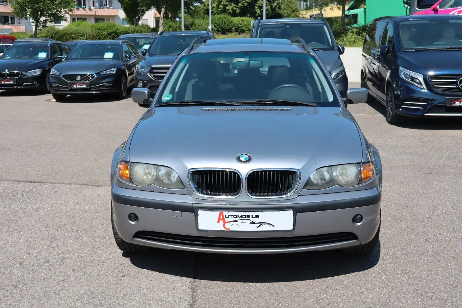 BMW 318 i Touring Klimaaut_SitzHz_PDC_Schiebedach Grau - 2