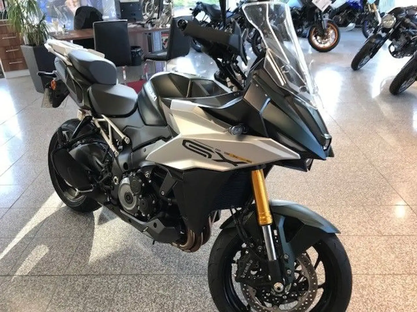 Suzuki GSX-S 1000GX ehemaliger NP: 17.850,- * 490km - 1