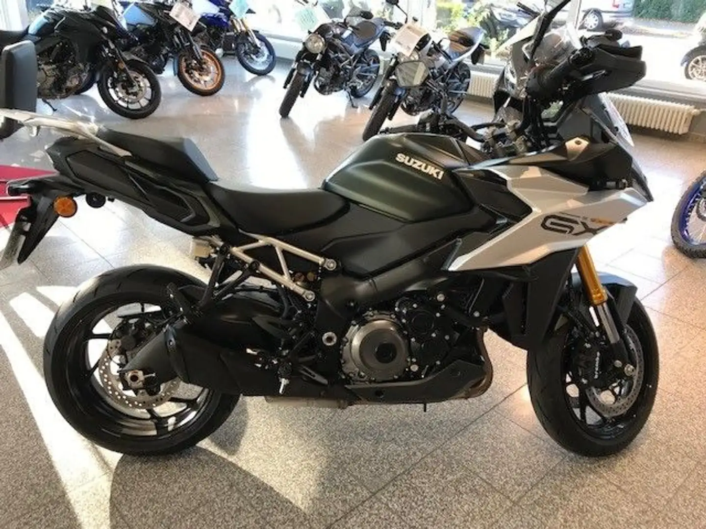 Suzuki GSX-S 1000GX ehemaliger NP: 17.850,- Černá - 2