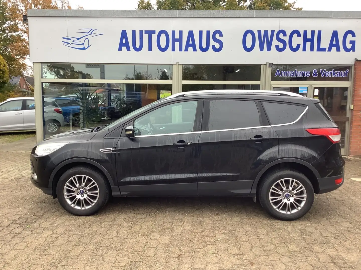 Ford Kuga Titanium Schwarz - 2
