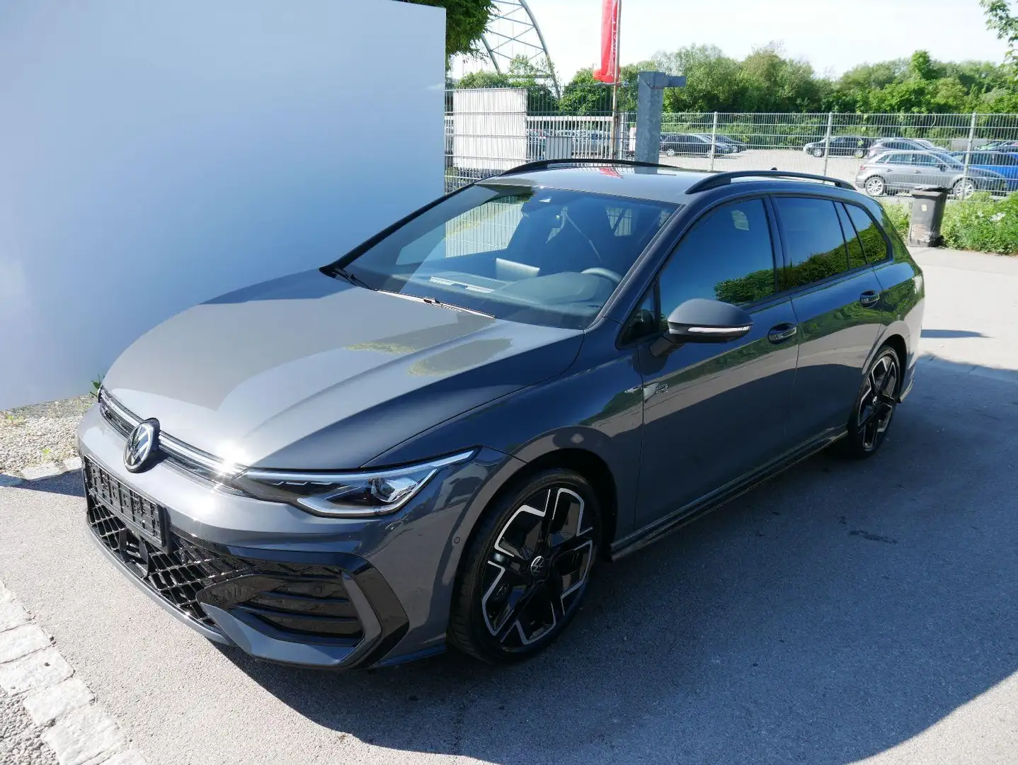 Volkswagen Golf Variant R-Line 1.5 eTSI DSG R-Line*360°KAMERA*ACC*NAVI*... Grau - 1