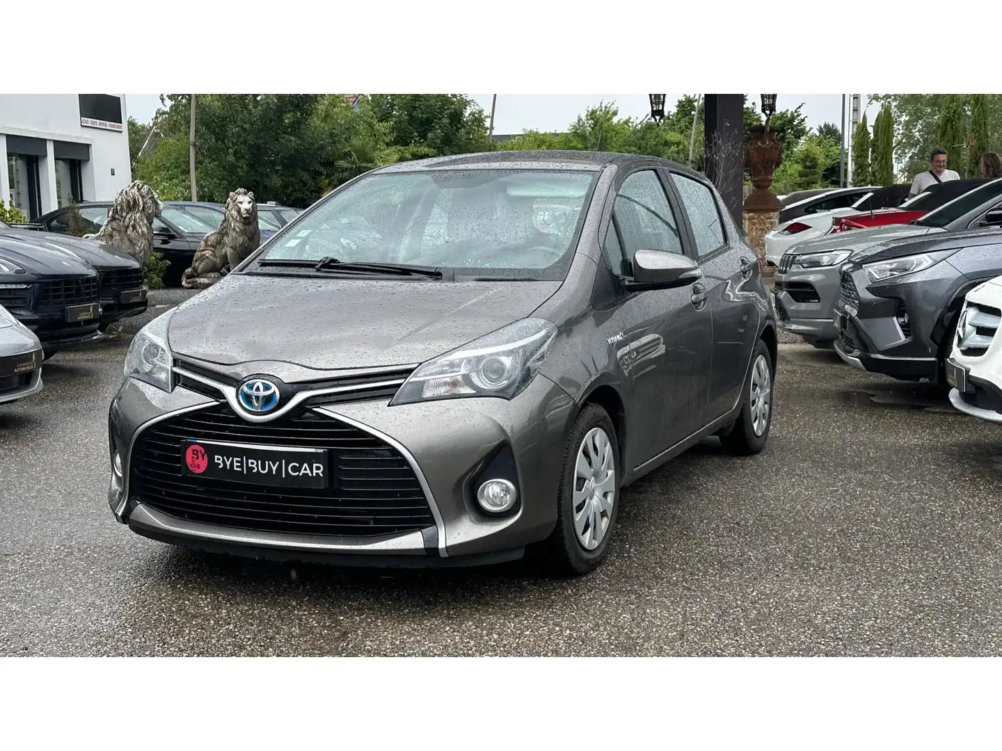 Toyota Yaris Hybride 100h e-CVT Dynamic - GARANTIE 12 MOIS Gris - 1