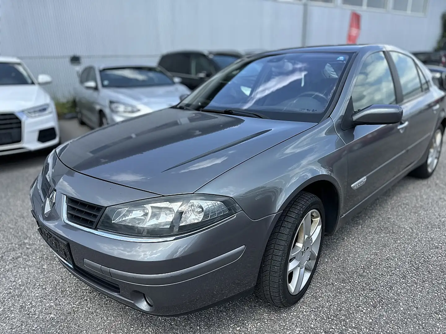 Renault Laguna Dynamique Luxus 2,0 Gris - 1