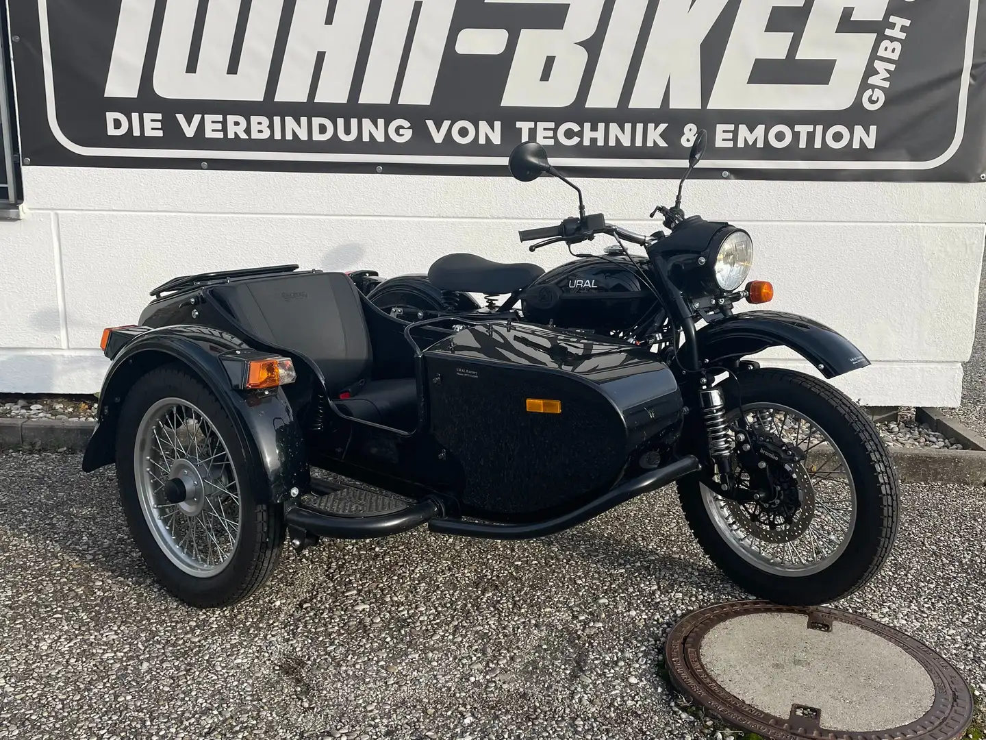 Ural T Schwarz - 1