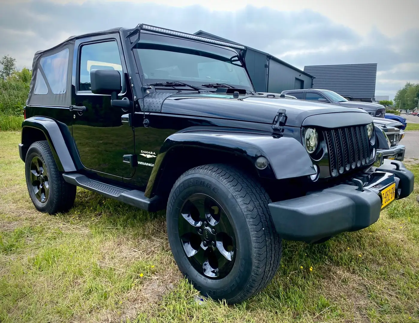 Jeep Wrangler Sahara jk Zwart - 1