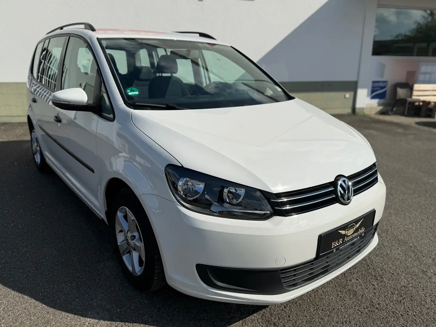 Volkswagen Touran Trendline BMT Weiß - 2