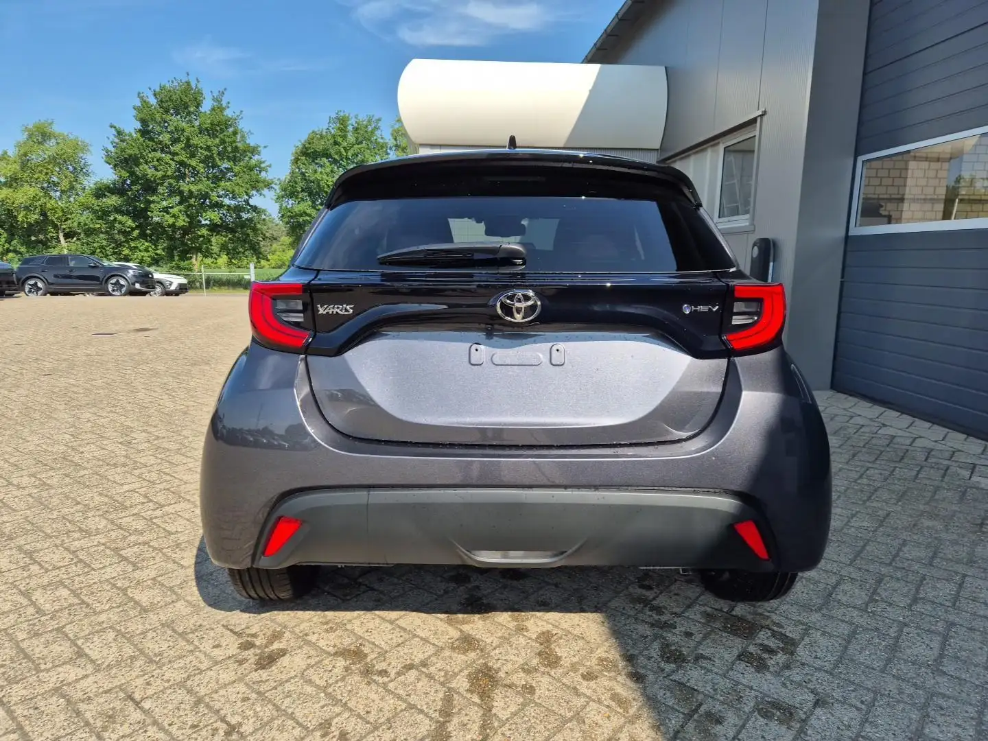 Toyota Yaris 1.5VVT-iE 116PS Automatik Teamplayer Klimaautom... Grau - 2