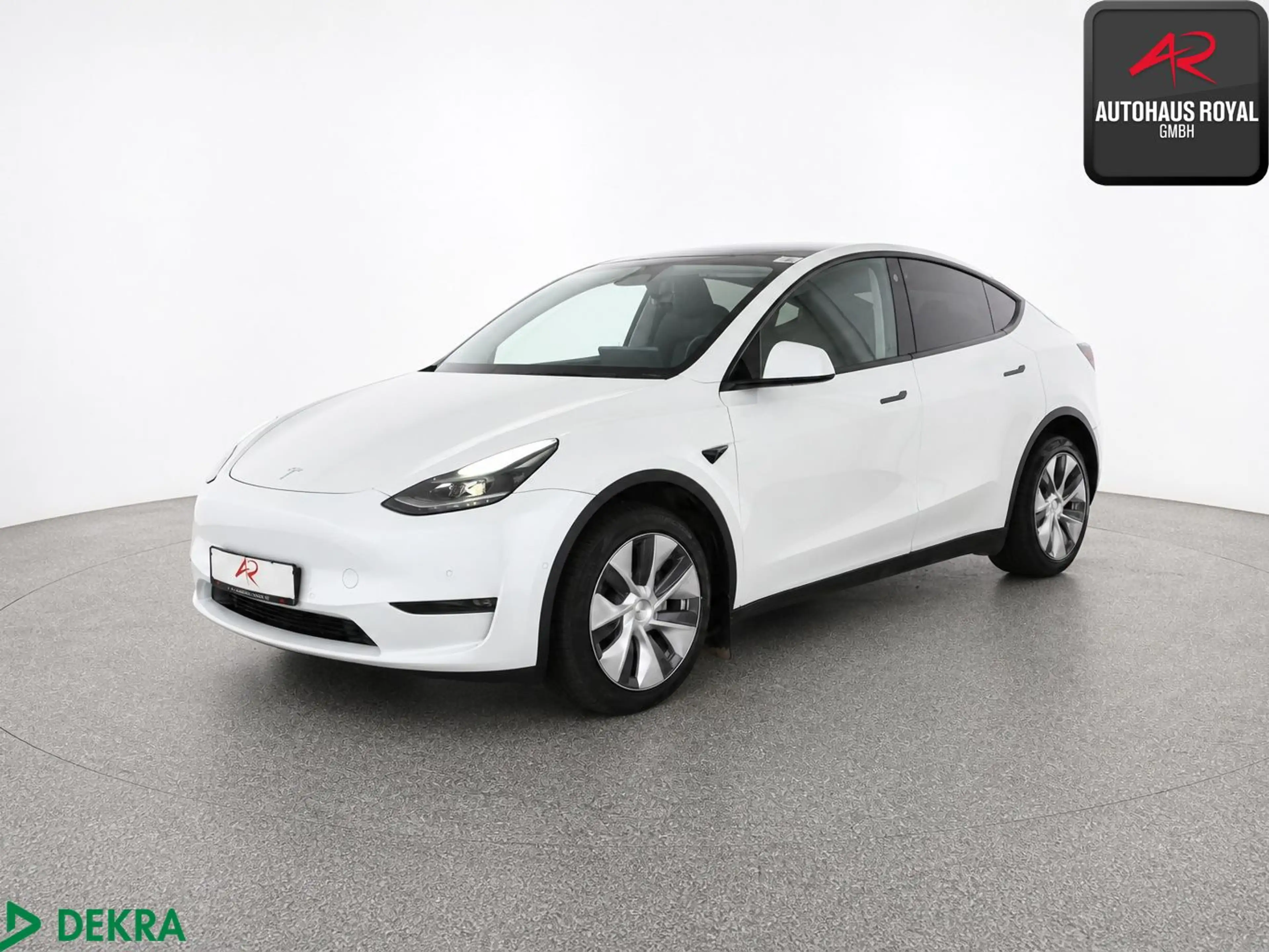 Tesla Model Y Long Range Dual AWD PANO,360°,WÄRMEPUMPE