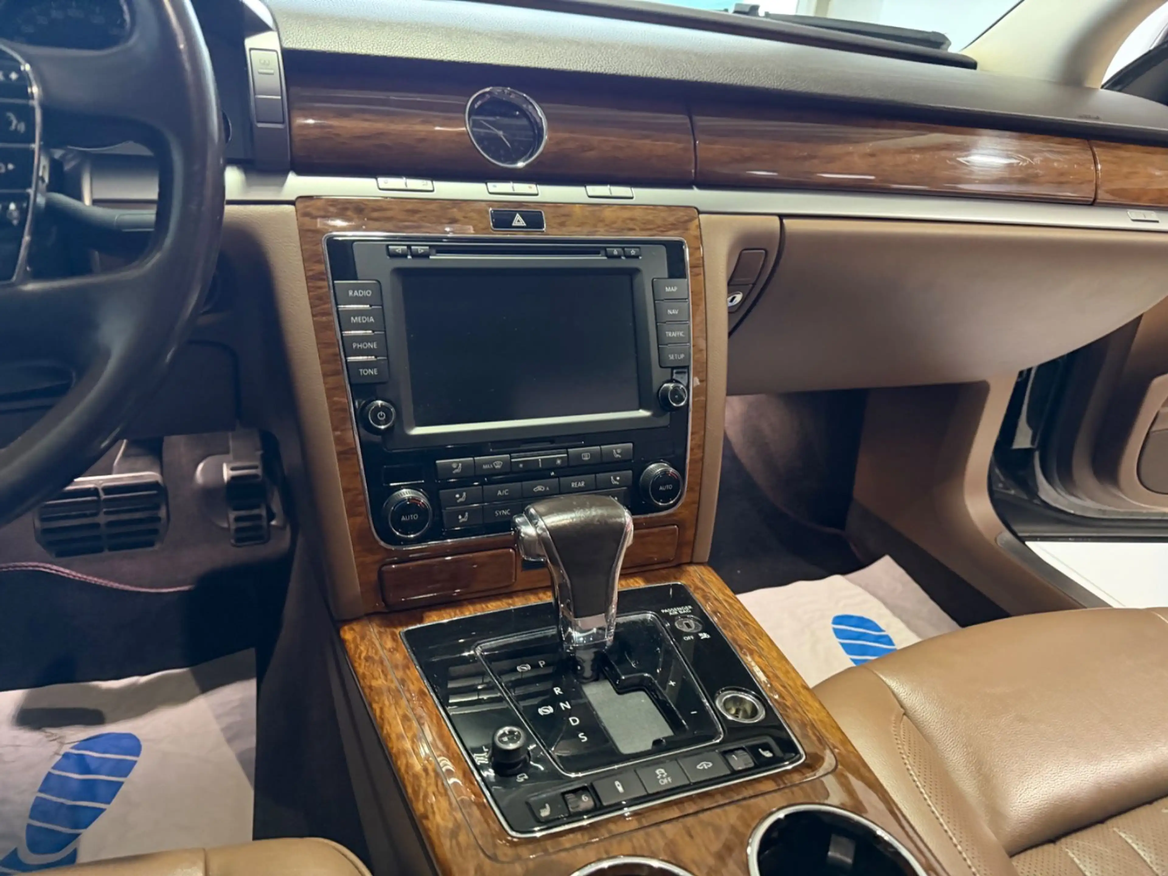Volkswagen Phaeton 3.0 V6 TDI lang*EGSD*TÜV NEU*4xSZH*SOFT! — photo 12