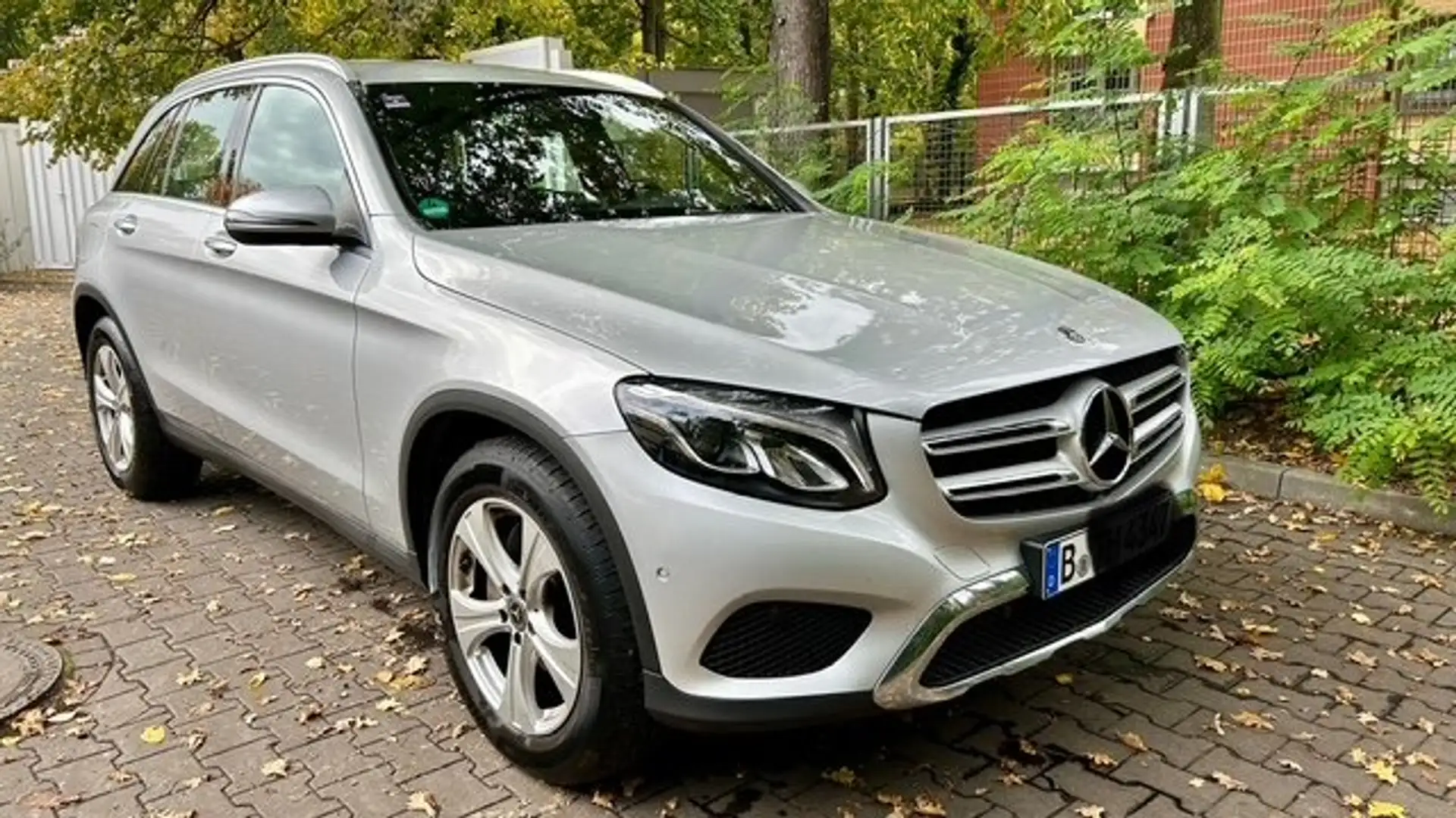 Mercedes-Benz GLC 250 GLC 250 4Matic 9G-TRONIC, TüV auf Wunsch neu Silber - 1
