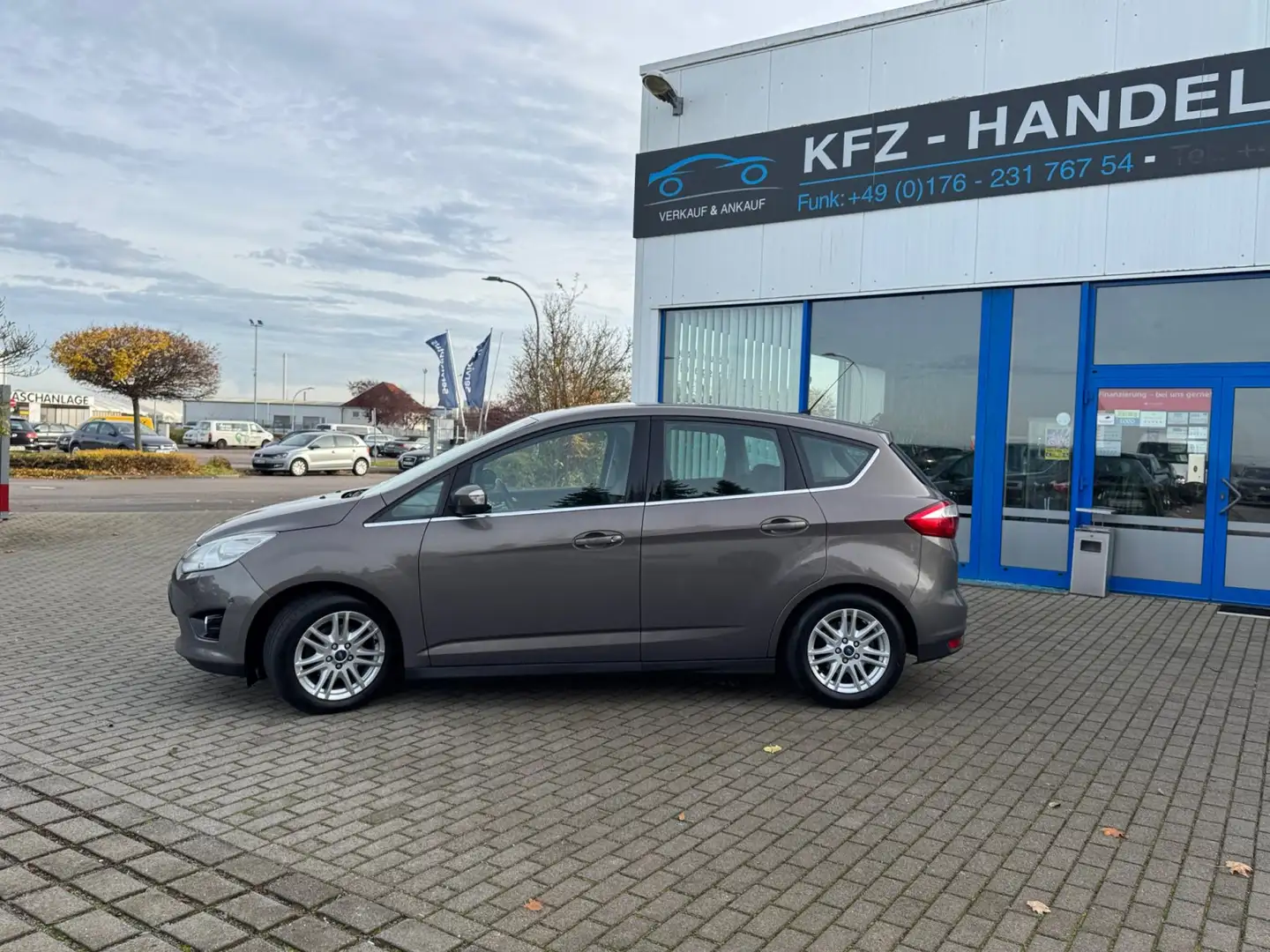 Ford C-Max Titanium Braun - 2